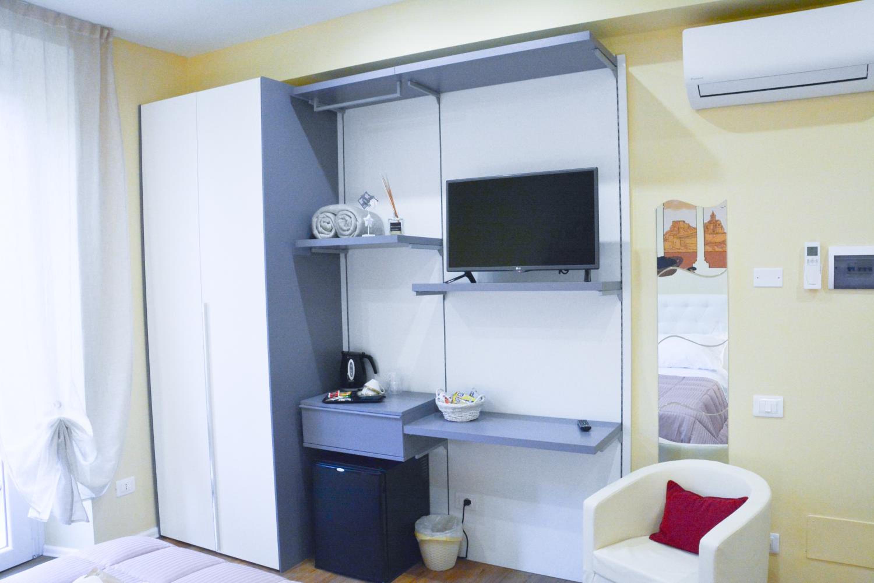 Double Room with Terrace 3 - Photo 2