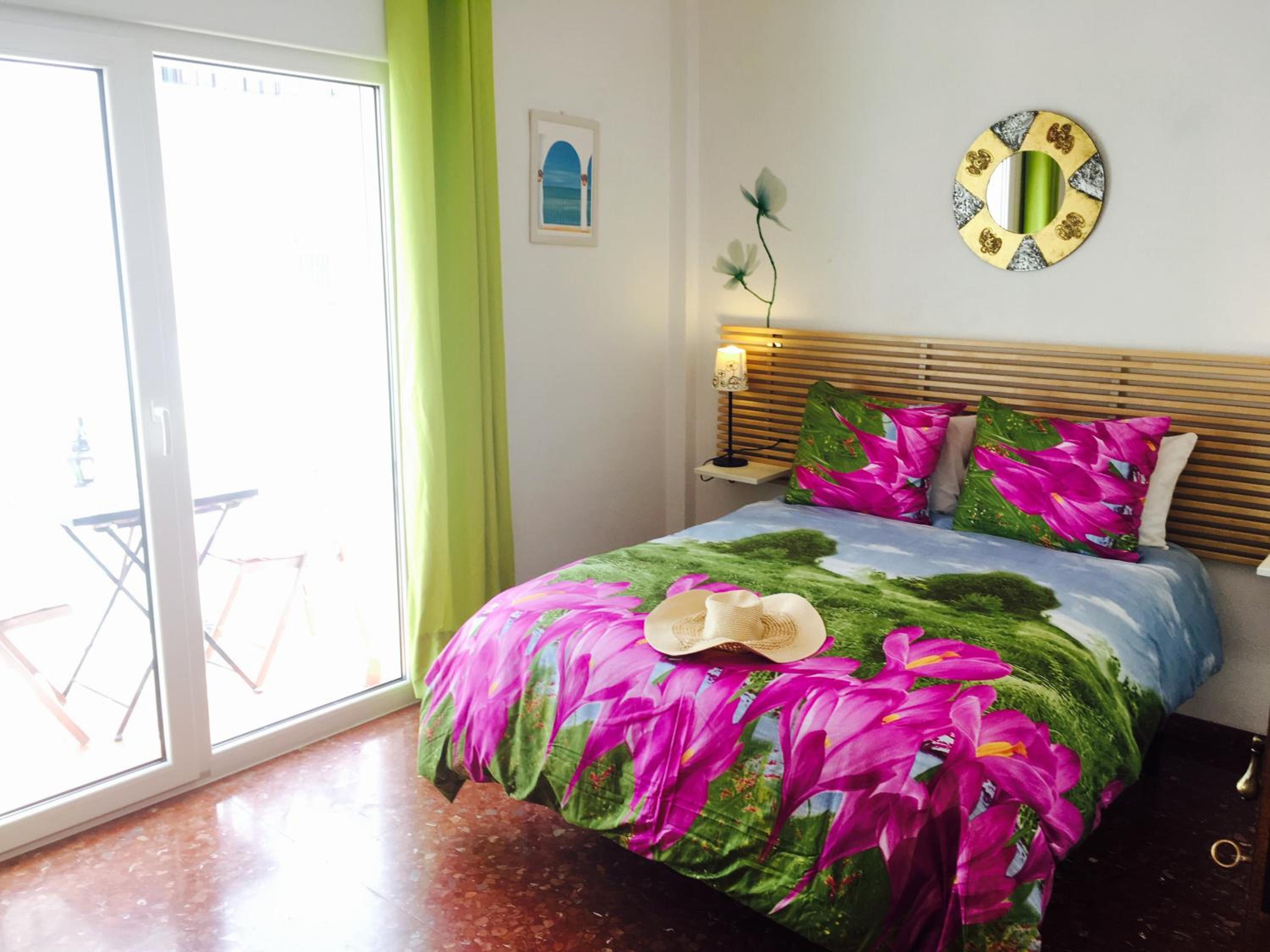 Apartamento con Balcón y Vista al Mar