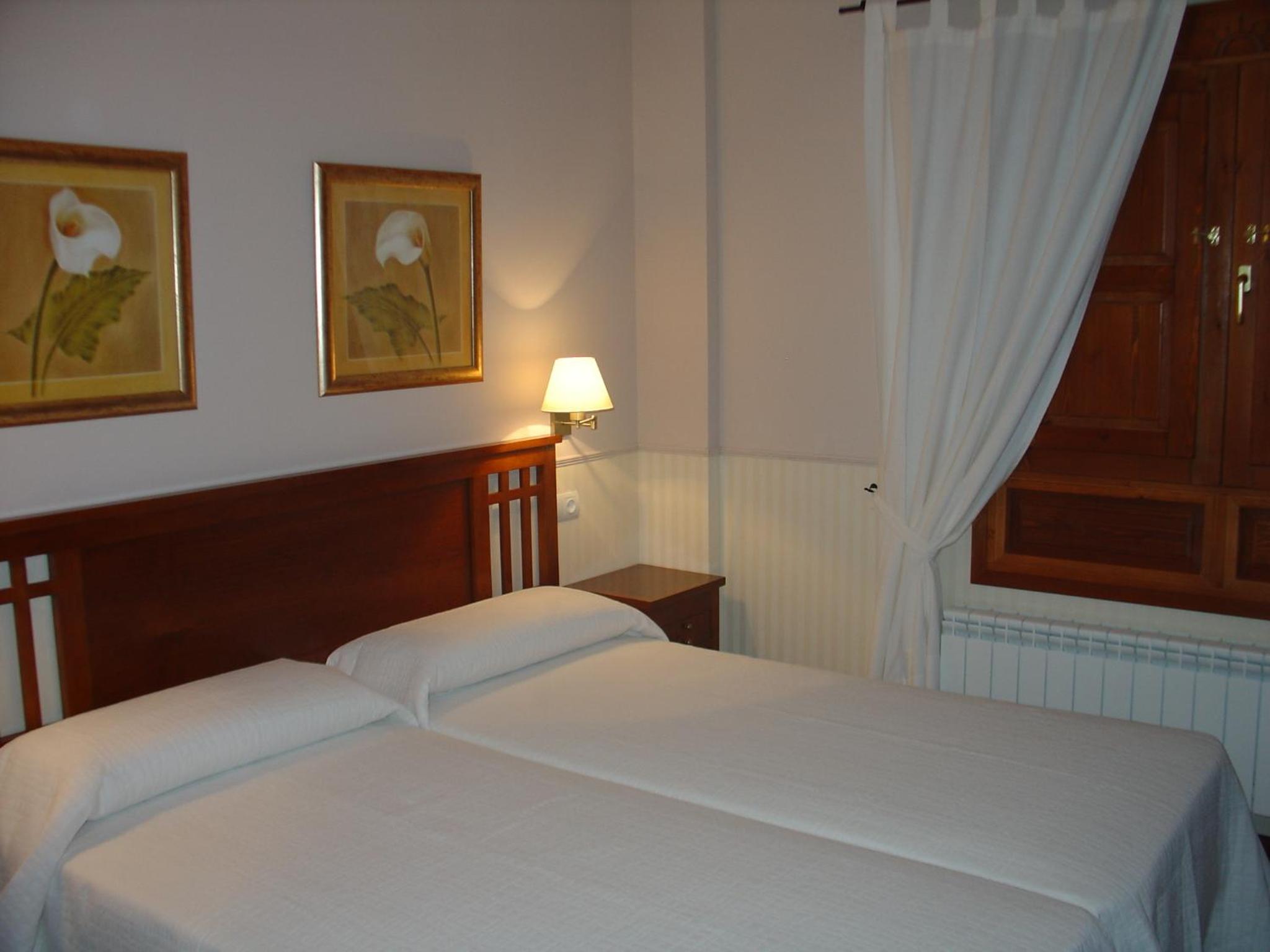 Twin Room - Photo 2