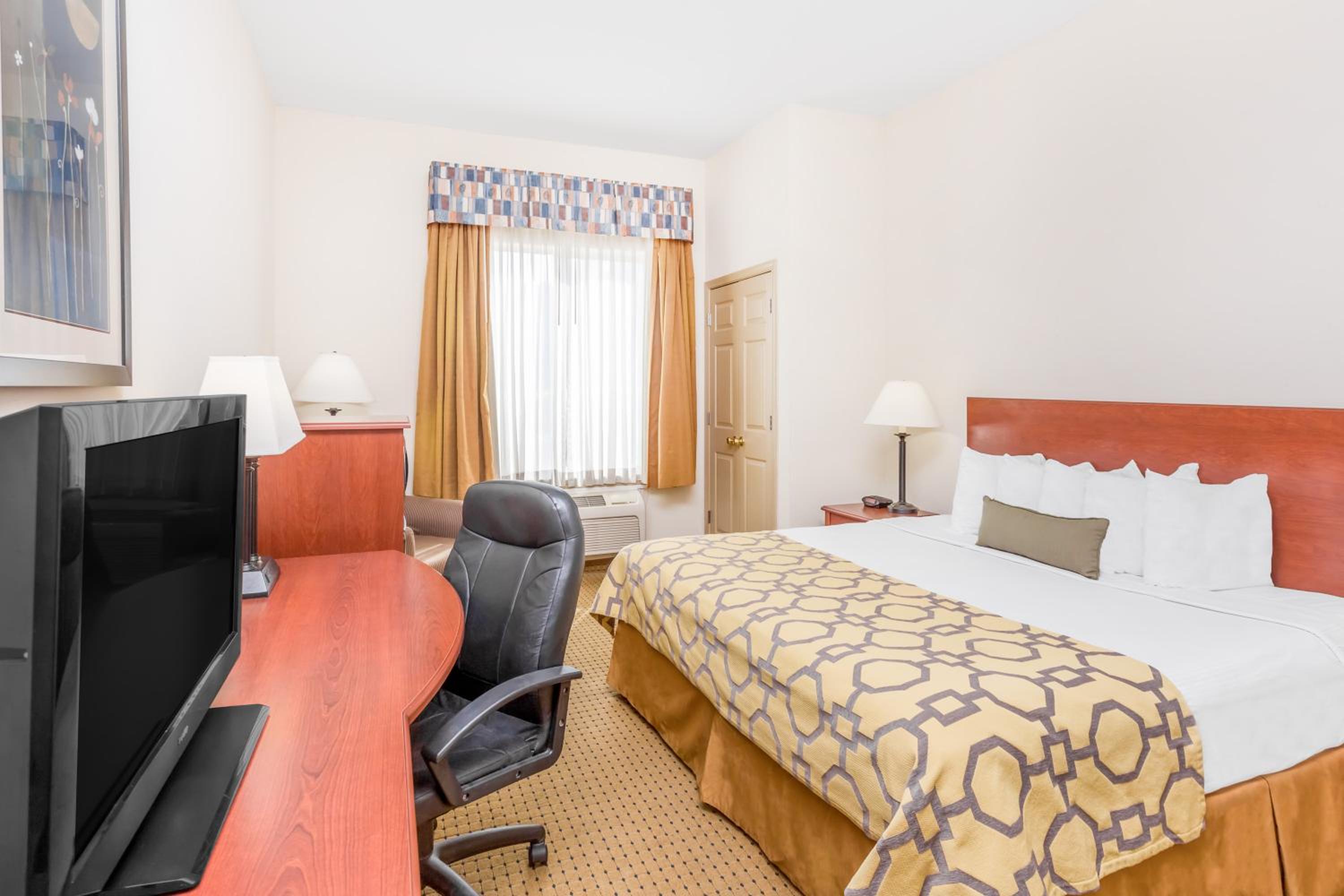 King Room - Non-Smoking - Photo 7