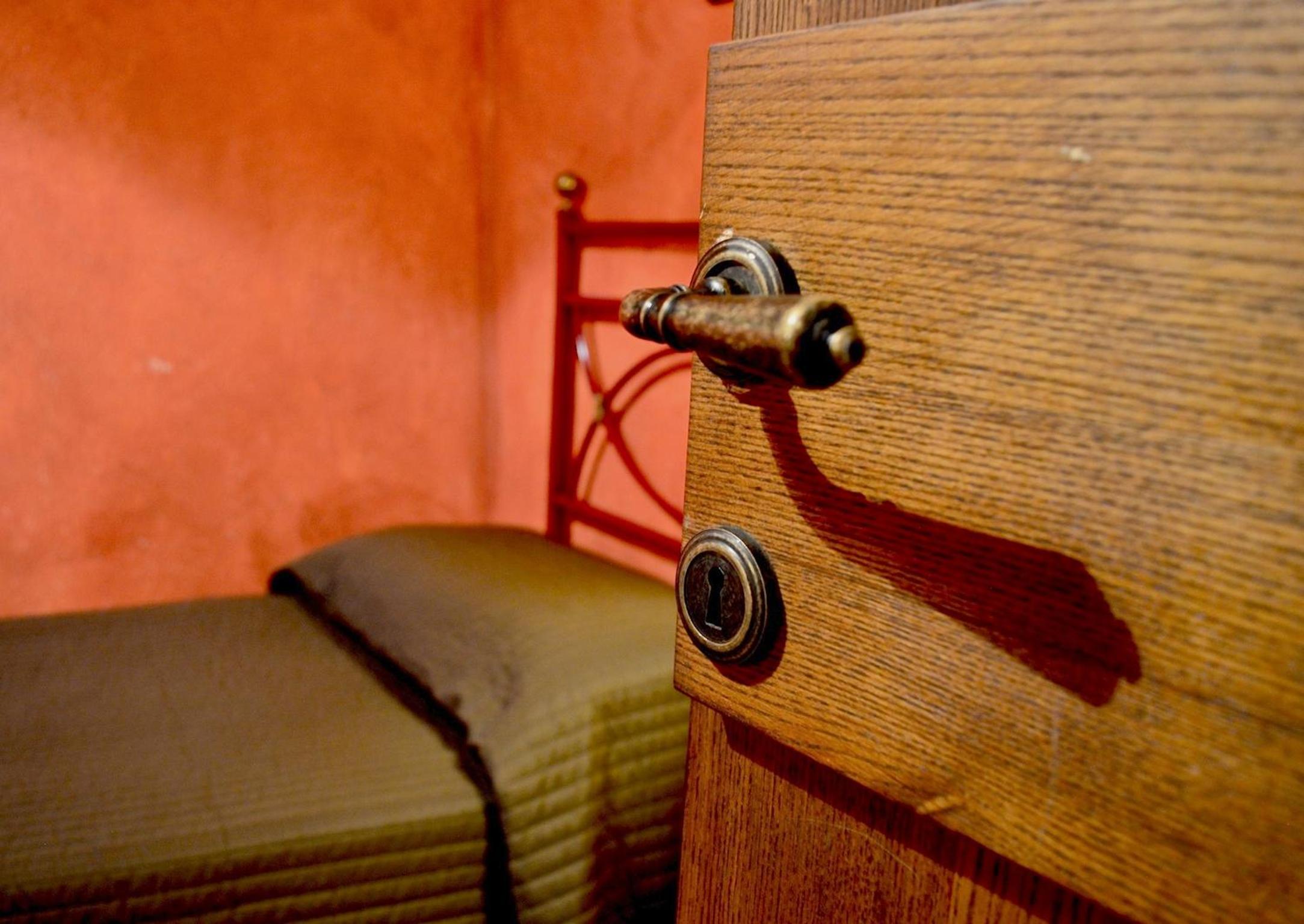 Single Room with Private Bathroom photo 1