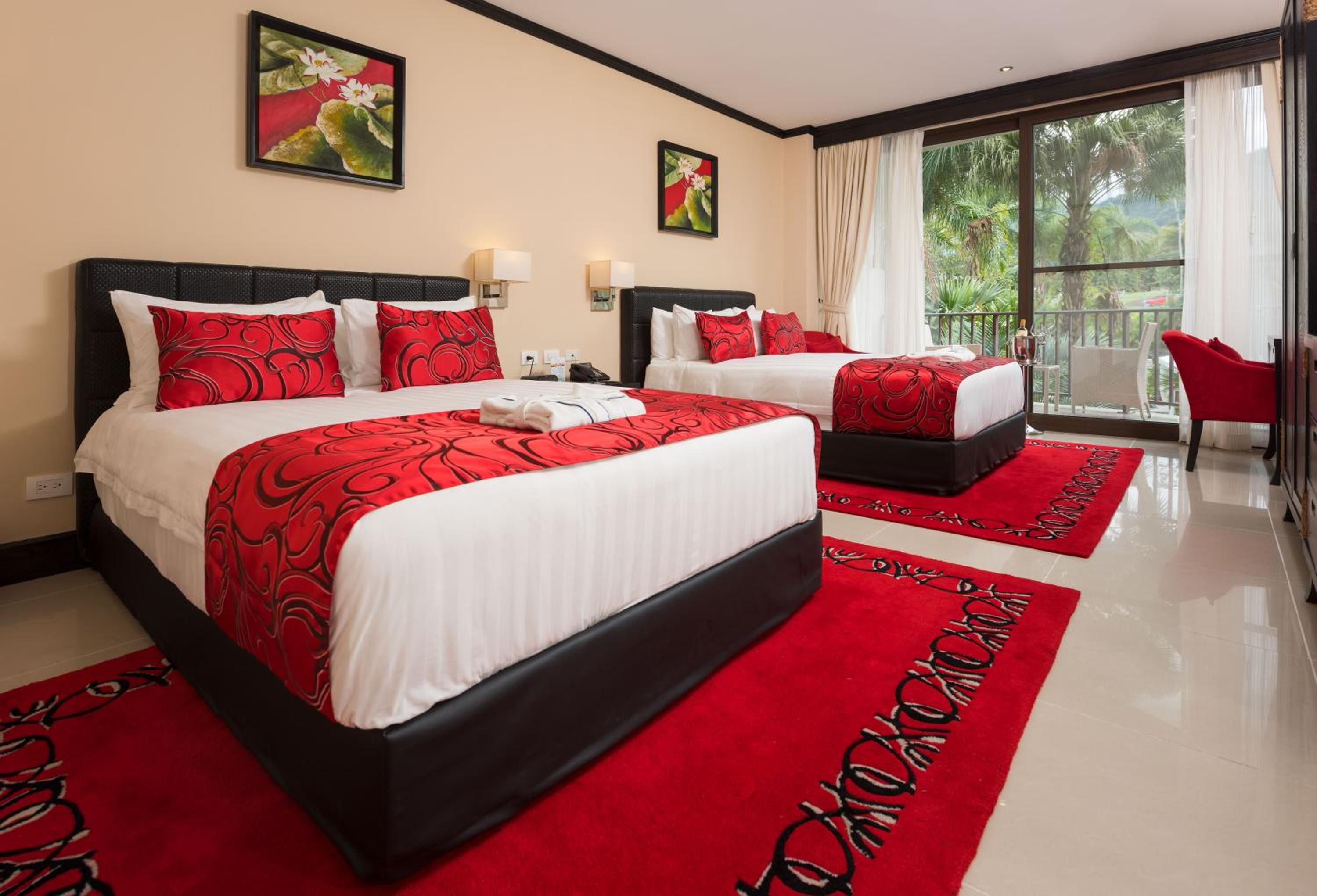 Deluxe Queen Room with Volcano View
