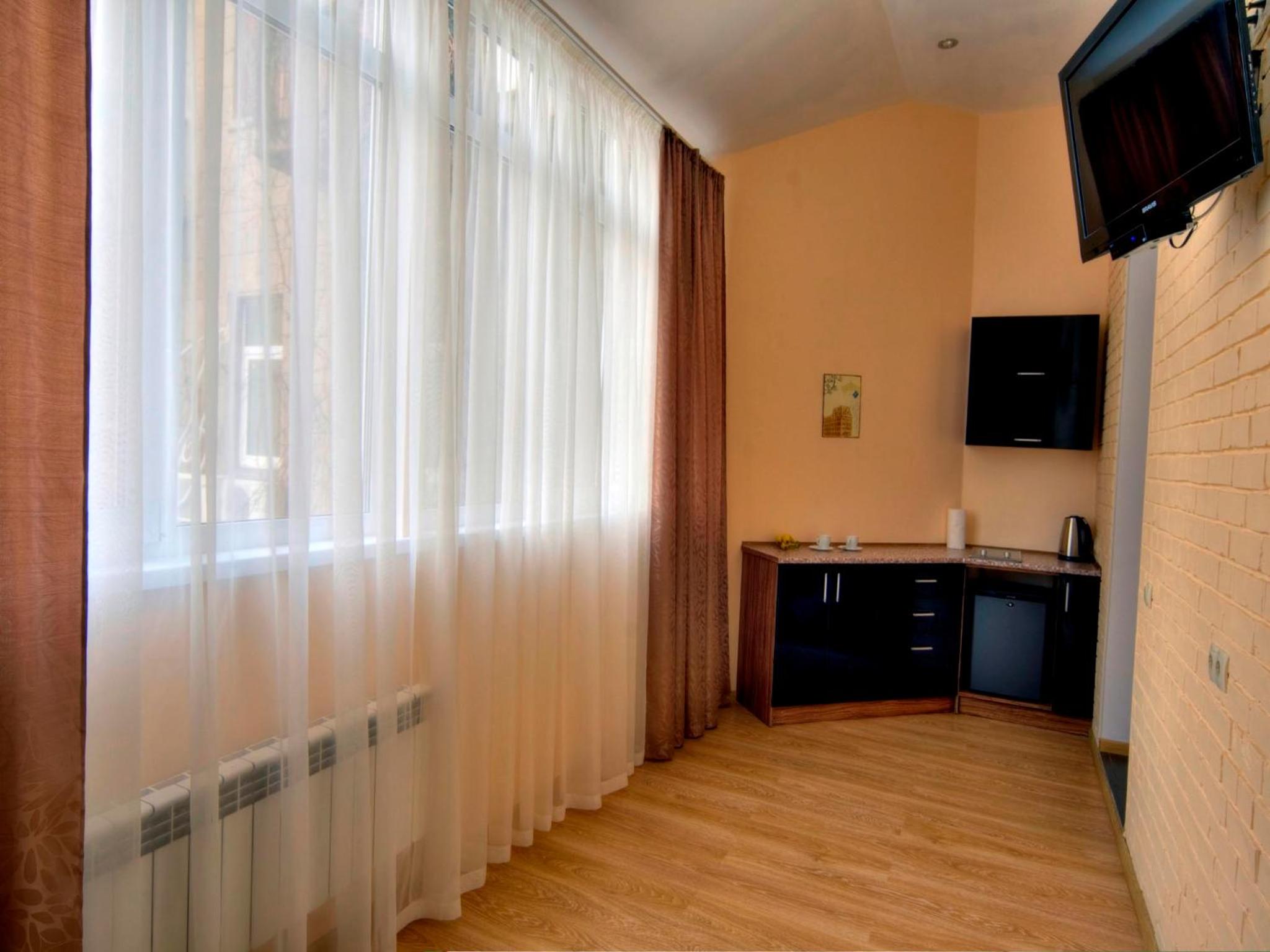 One-Bedroom Apartment photo 1