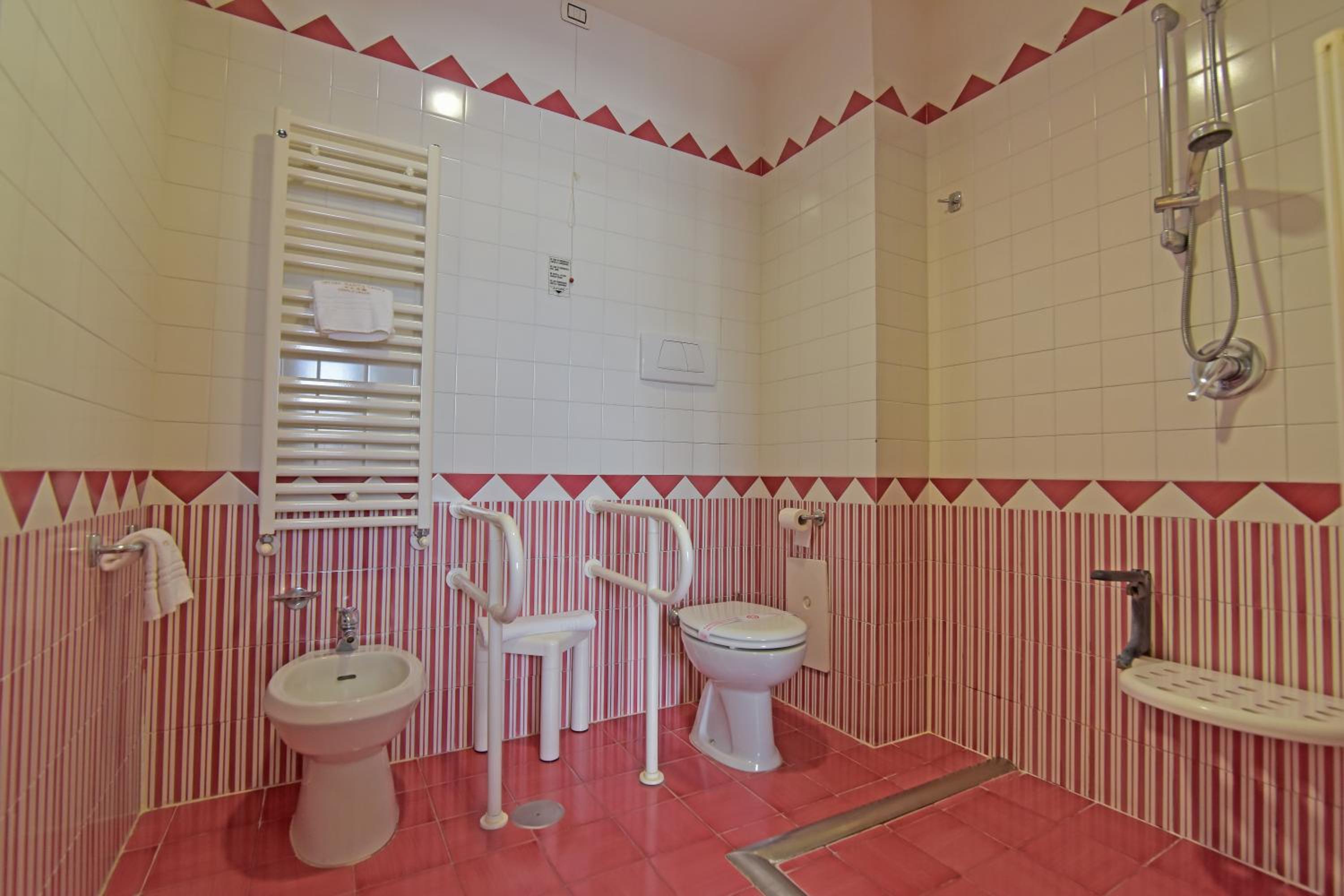 Classic Double Room with Balcony - Photo 2