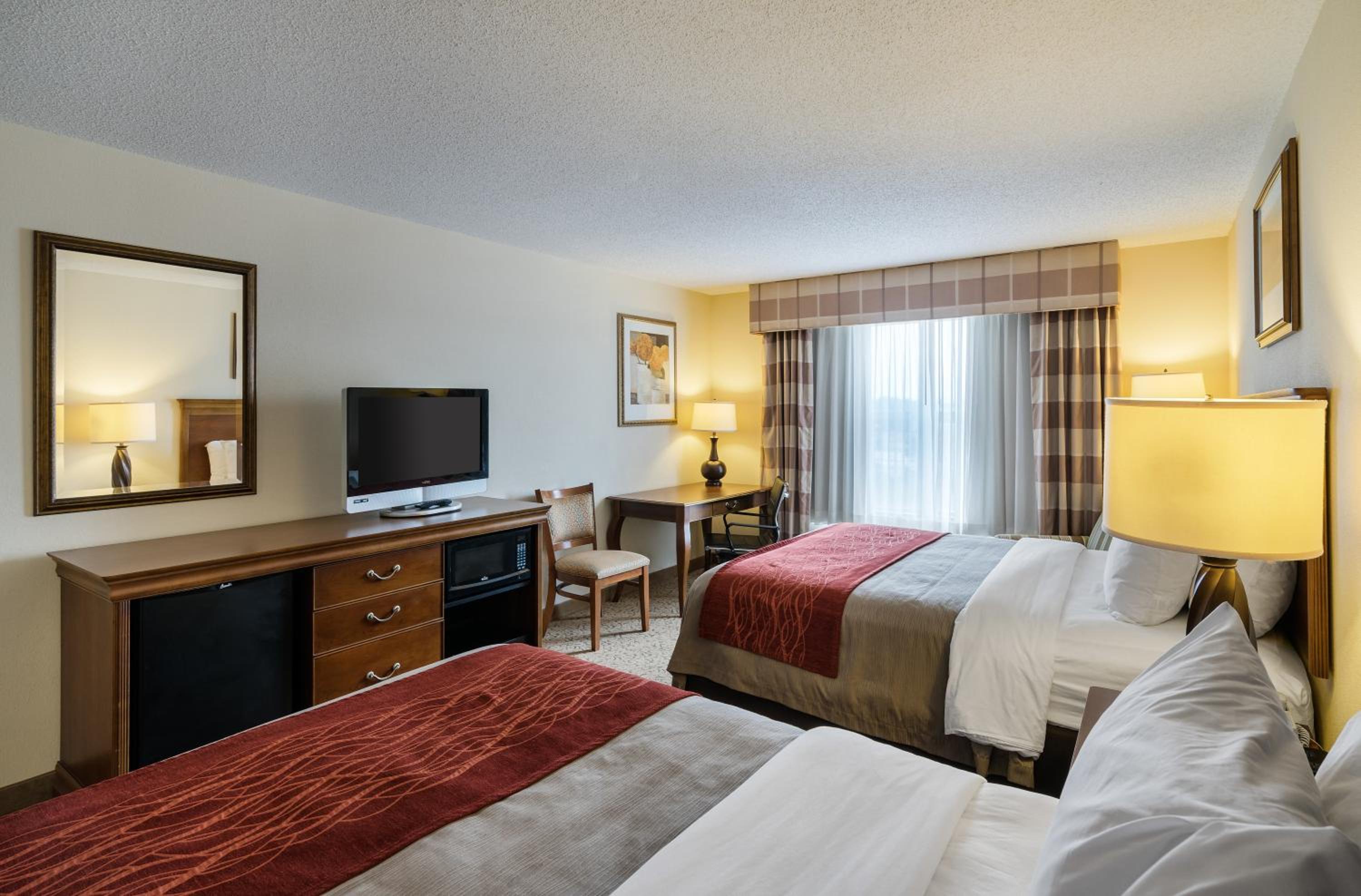 Queen Room with Two Queen Beds - Non-Smoking - Photo 1