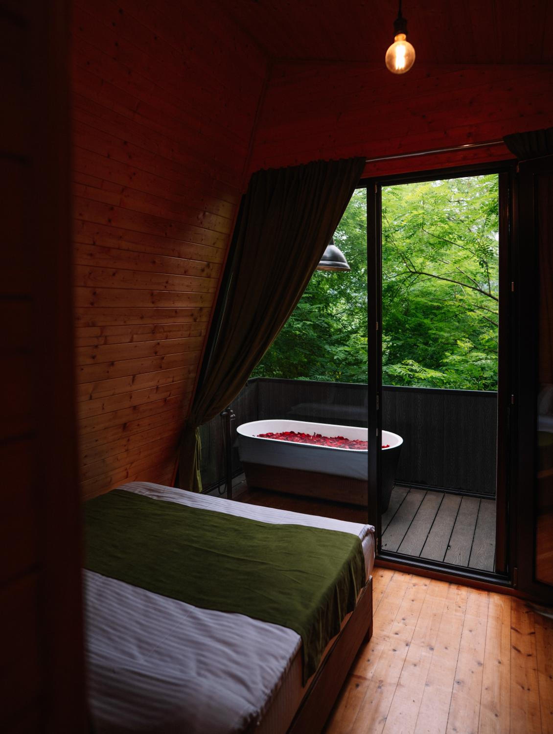 Deluxe Double Room with Bath photo 3