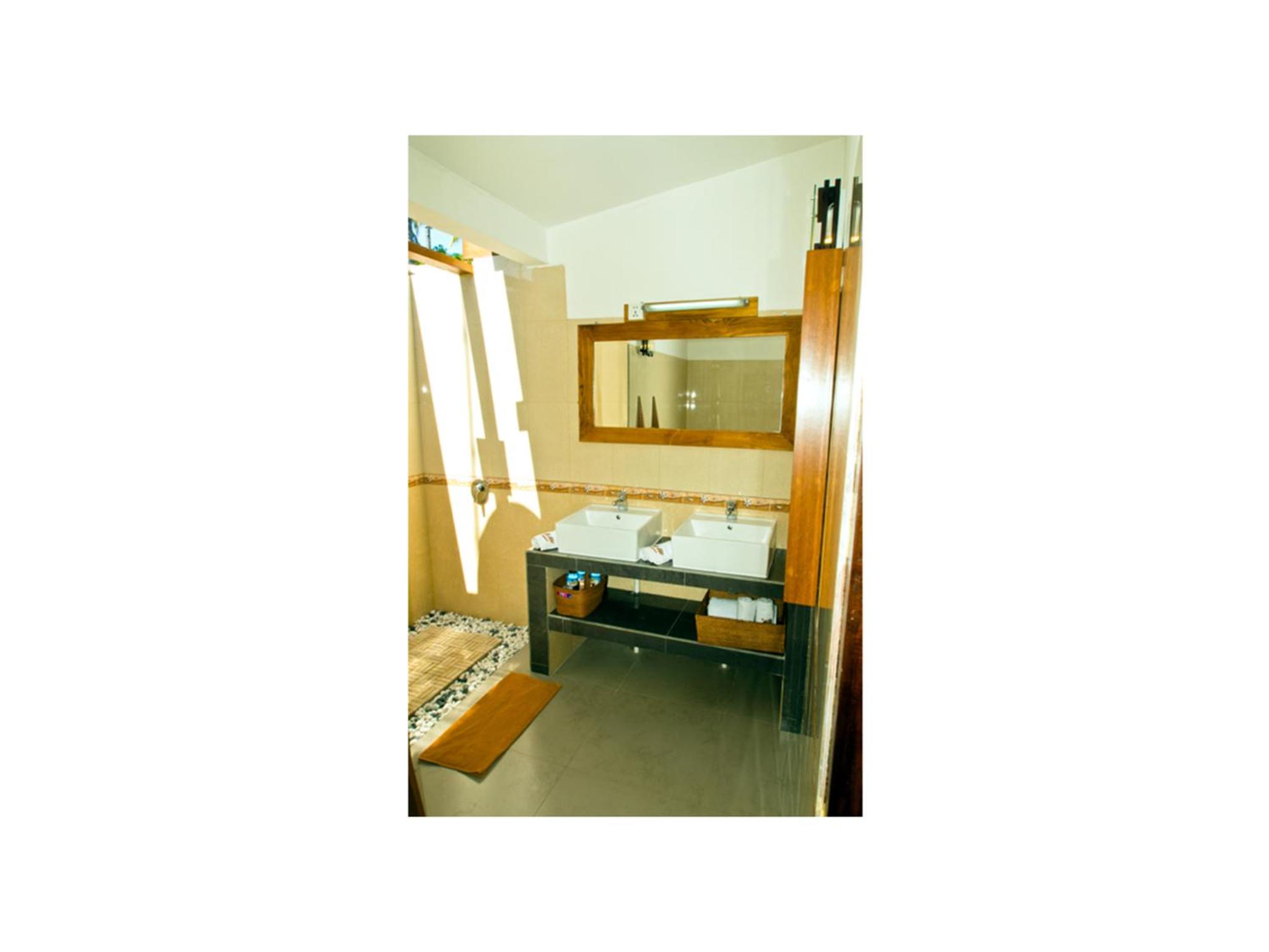 Family Room with Balcony photo 2