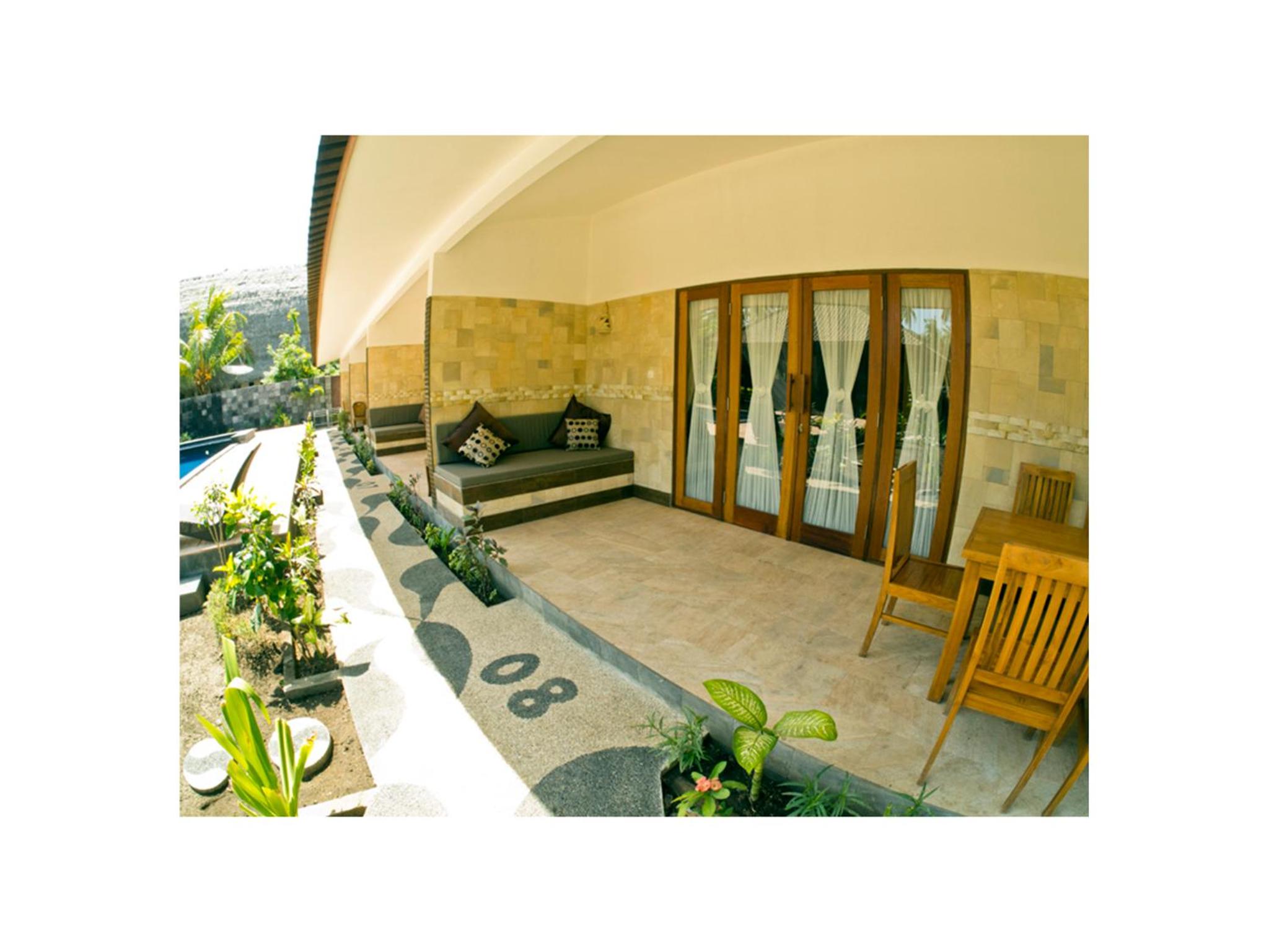 Family Room with Balcony photo 3