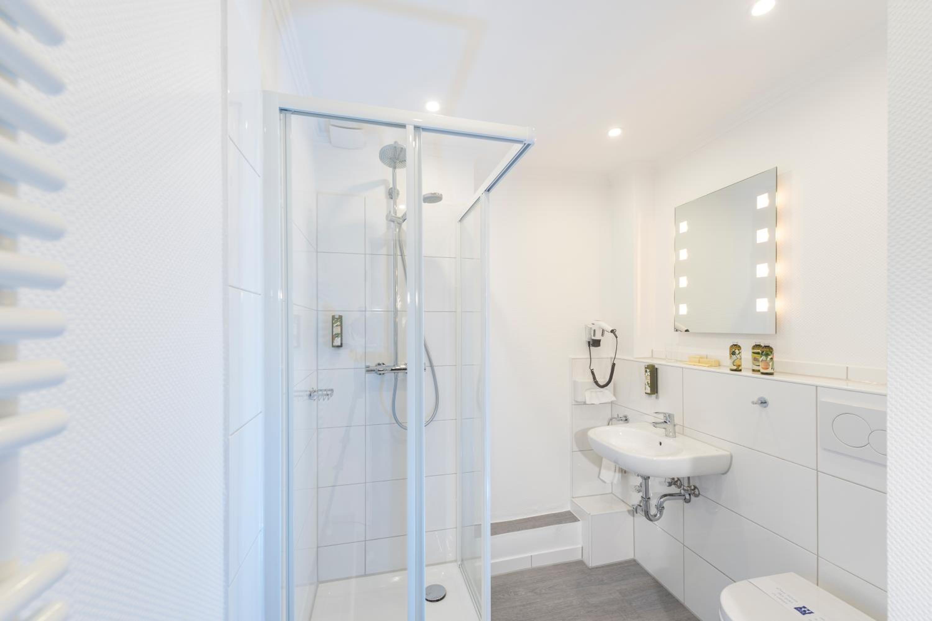 Standard Double or Twin Room - Photo 7