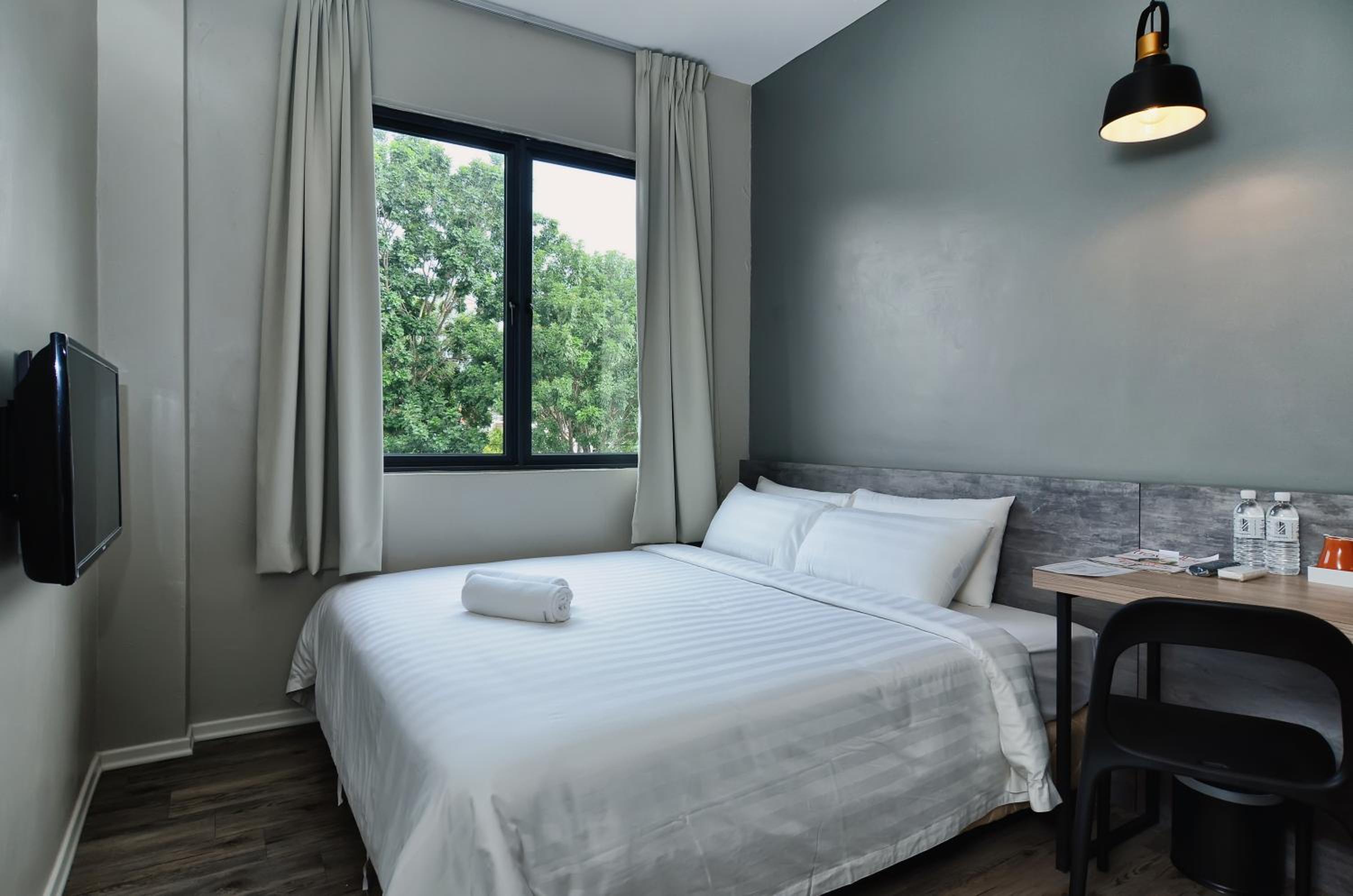 Standard King Room photo 3