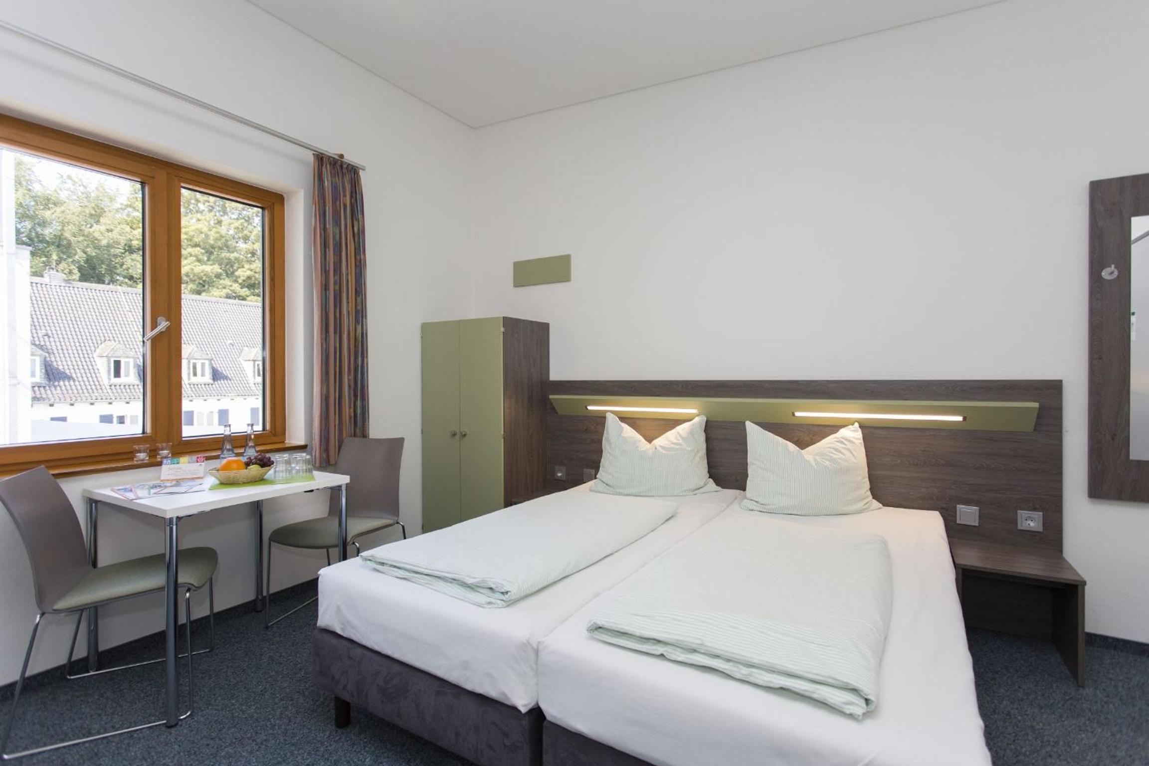 Twin Room with Bathroom photo 1