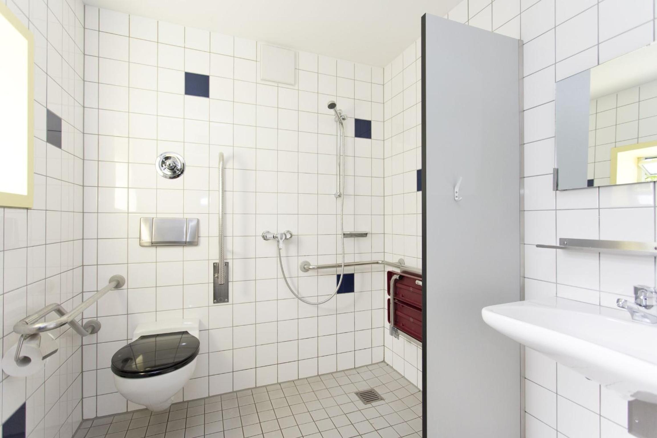 Family Room with Bathroom photo 2
