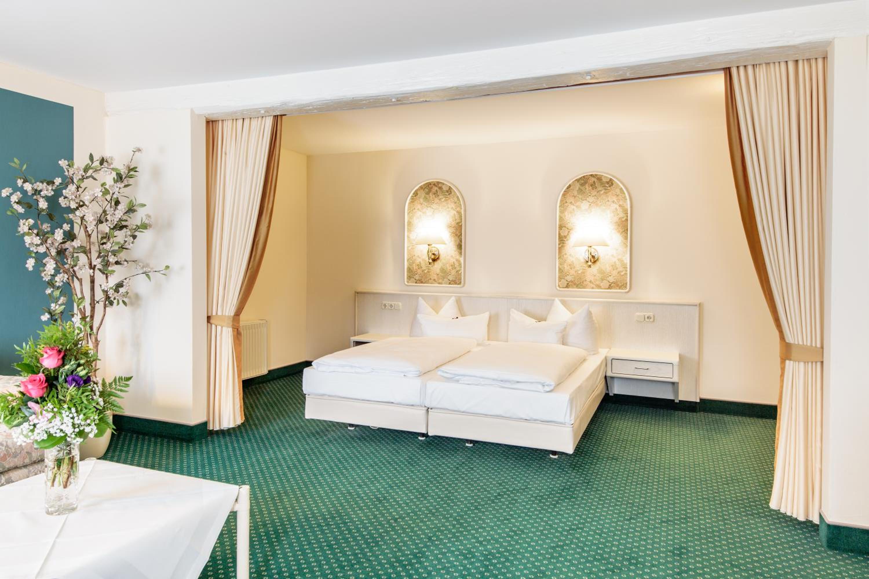 Suite - Photo 1