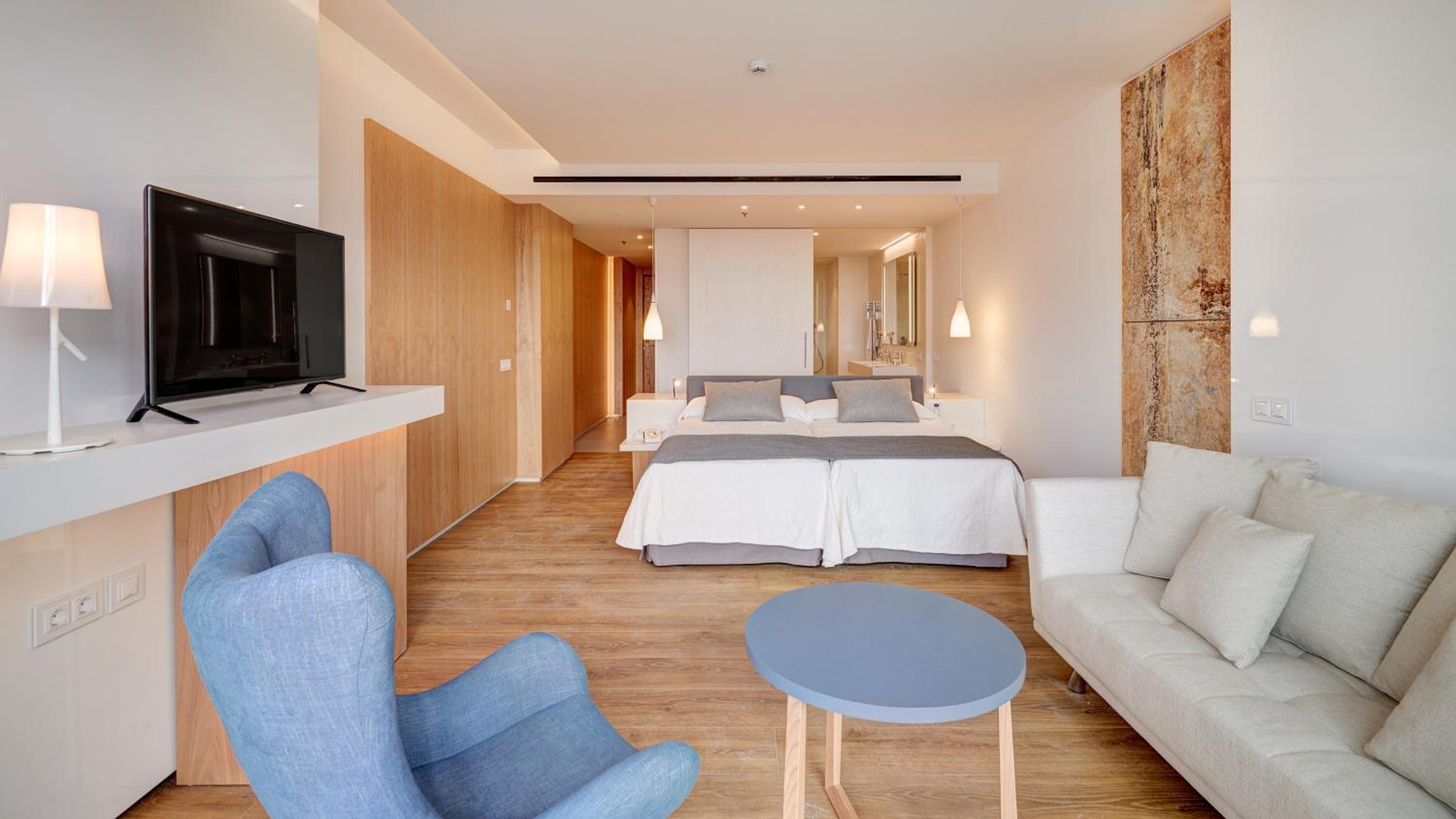 Suite Junior con vista a la piscina