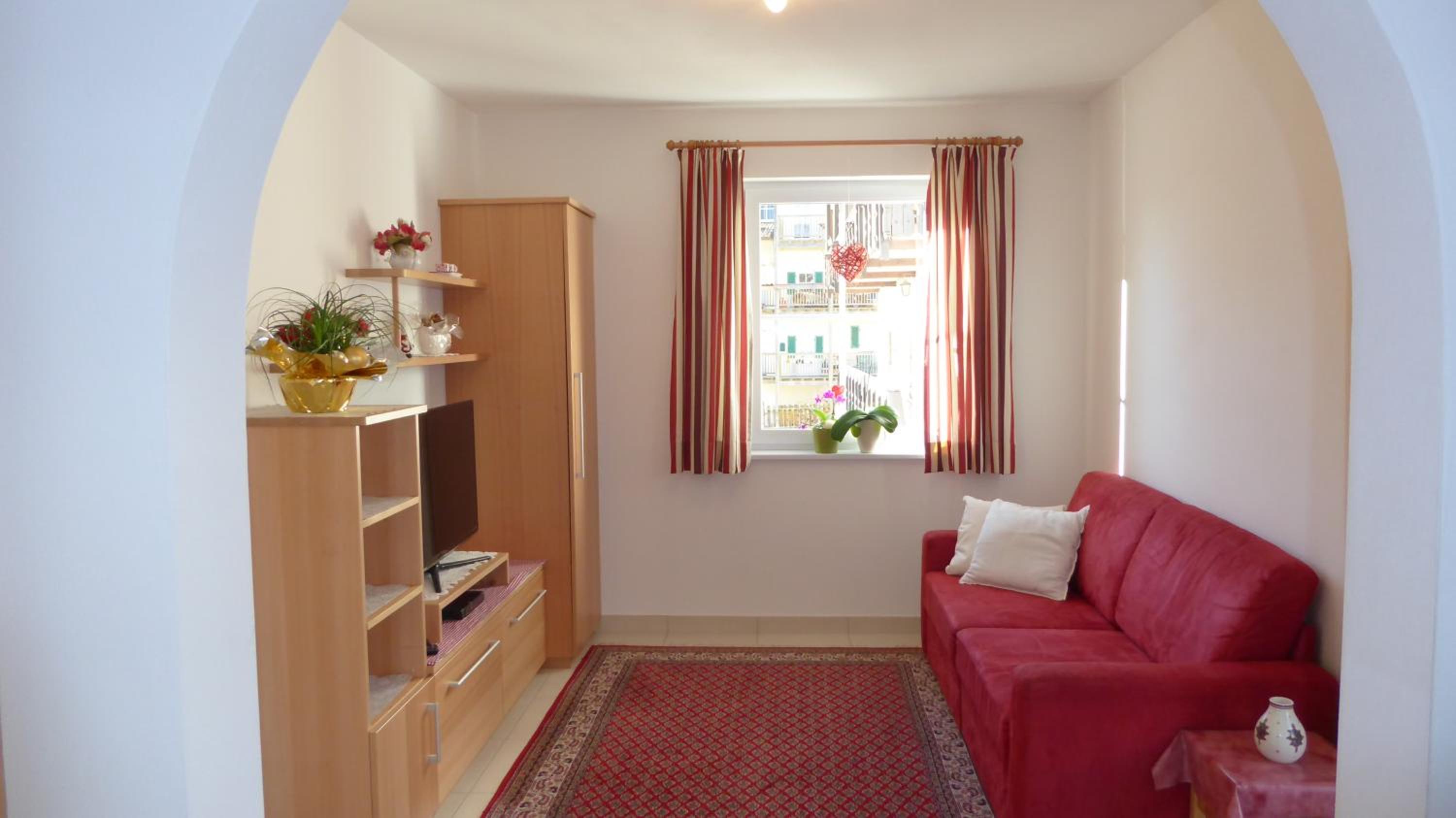 One-Bedroom Apartment - Photo 4