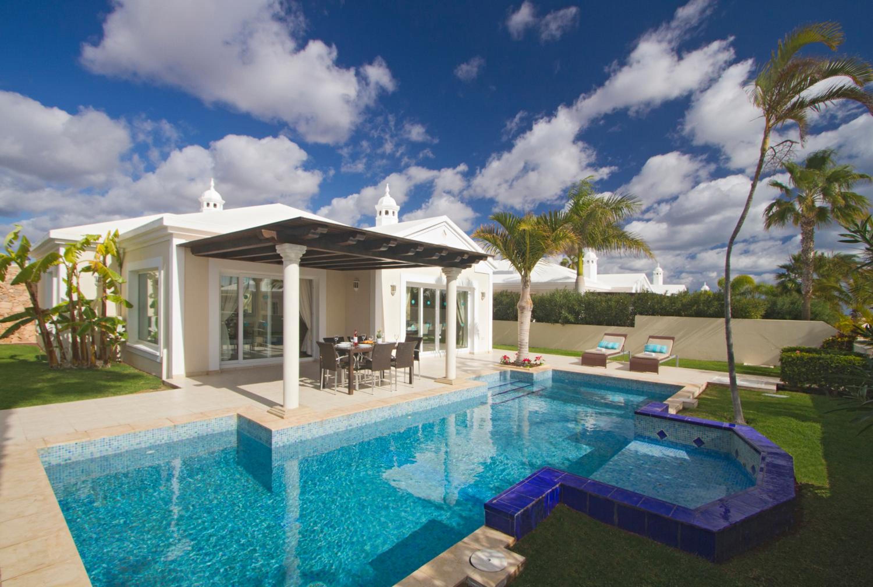 Villa de tres habitaciones con piscina privada