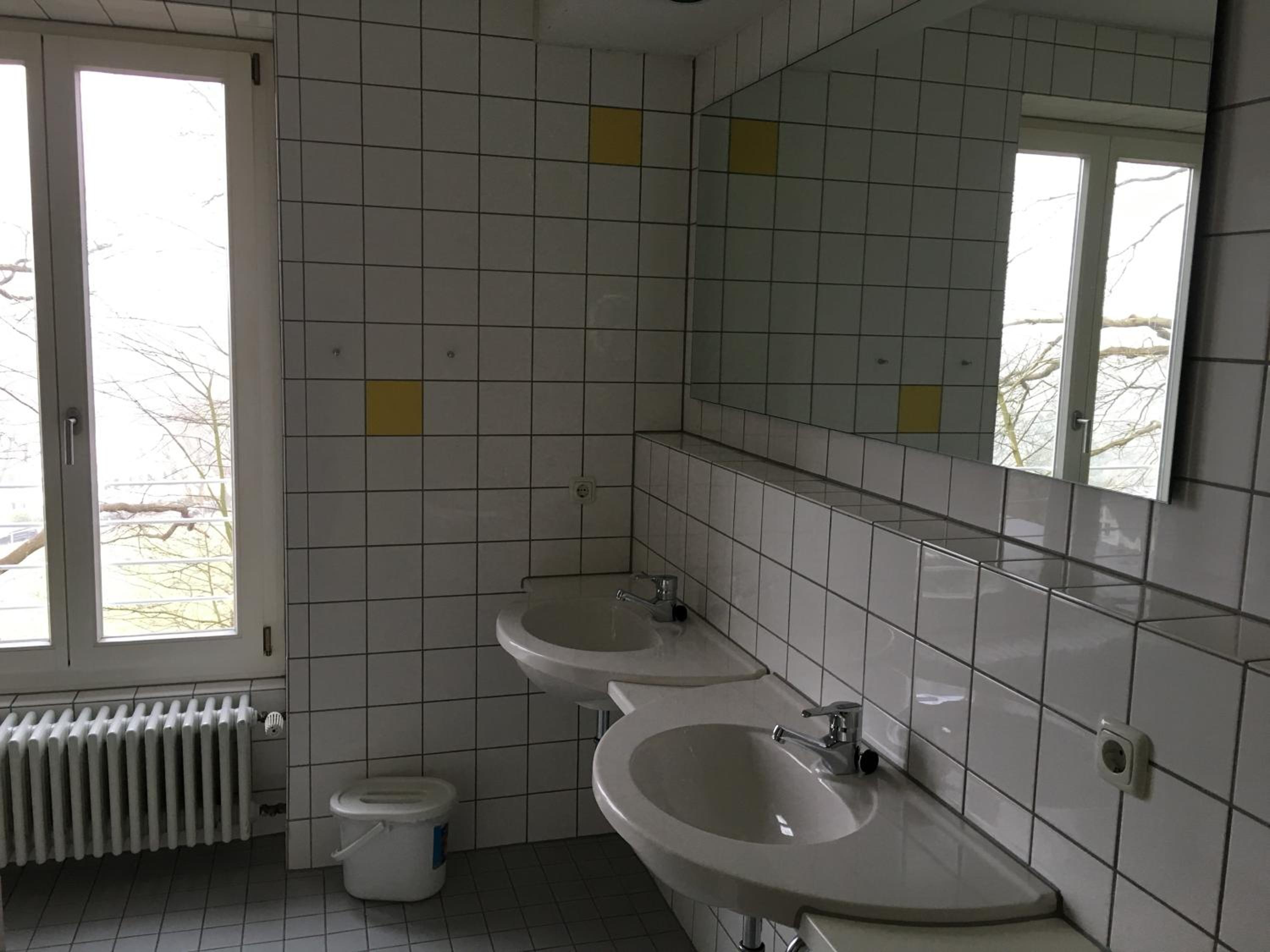Twin Room with Shared Bathroom photo 3