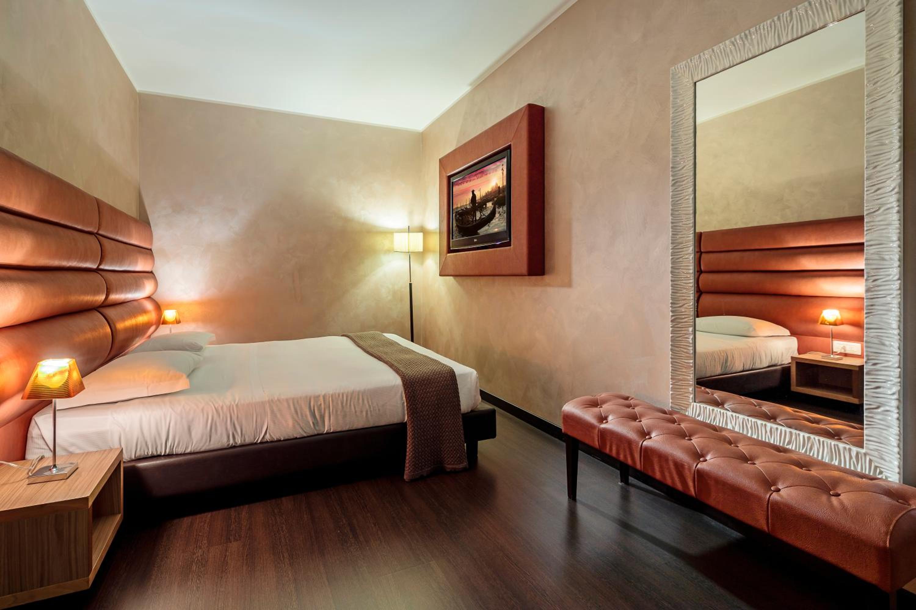 Deluxe Double Room - Photo 1