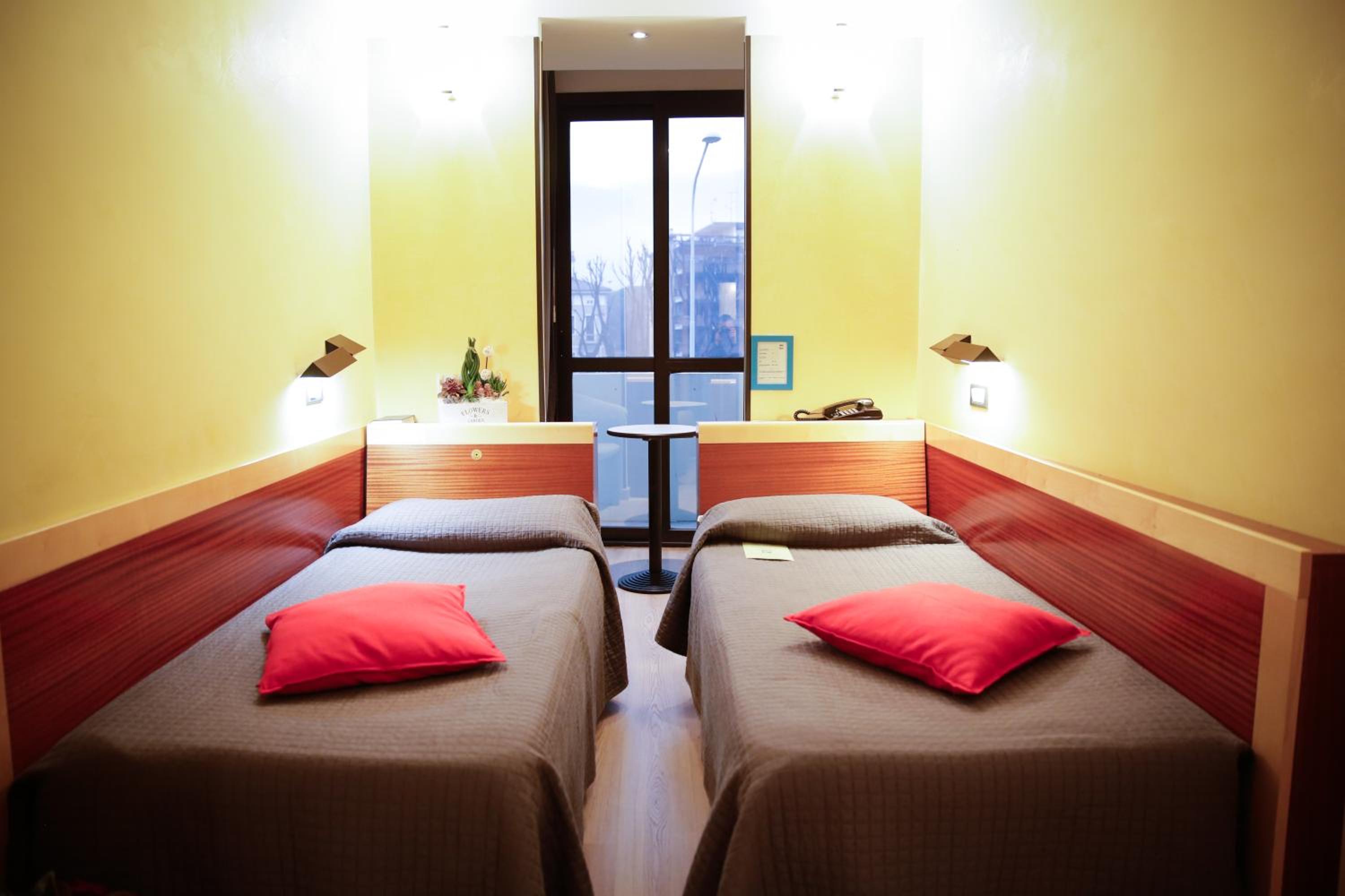 Double or Twin Room - Photo 3