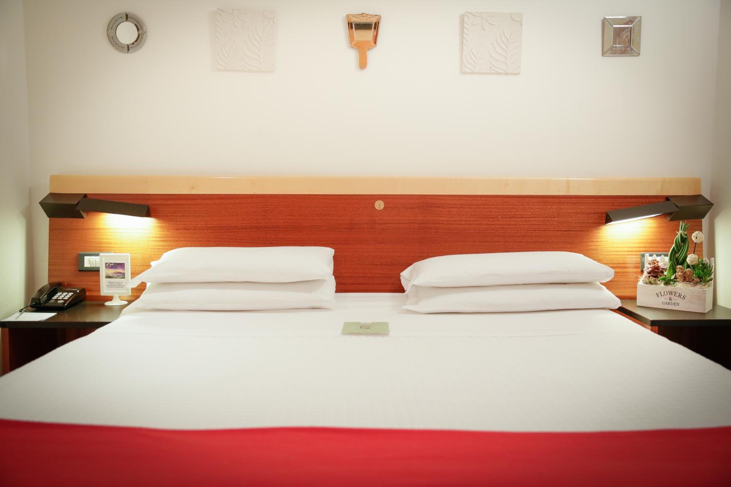 Double or Twin Room - Photo 9