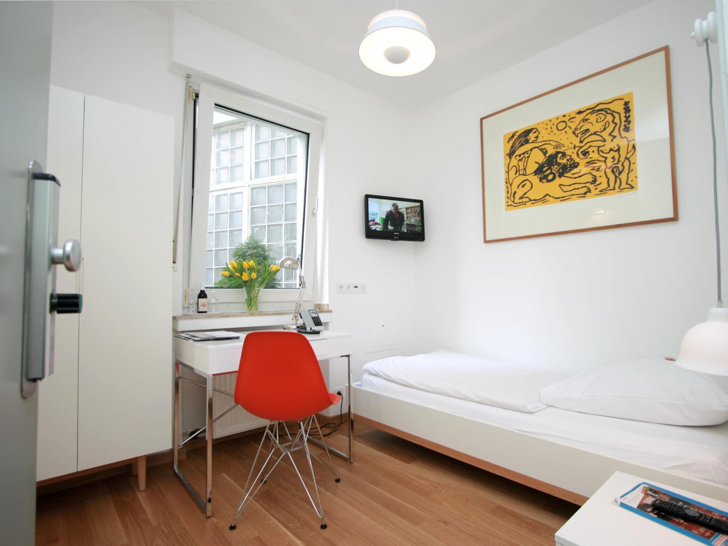 Single Room with Shared Bathroom photo 1