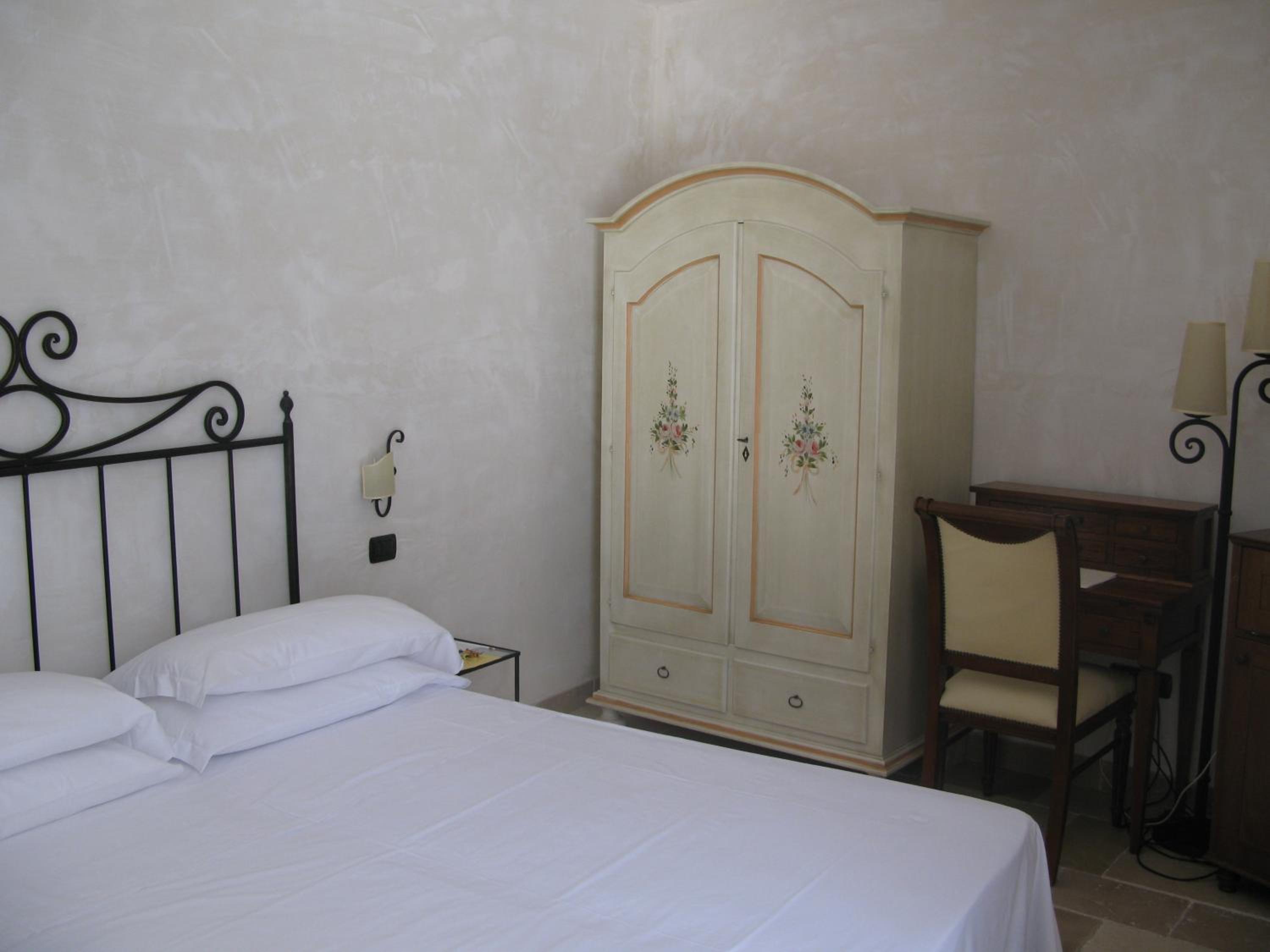 Standard Double Room - Photo 4
