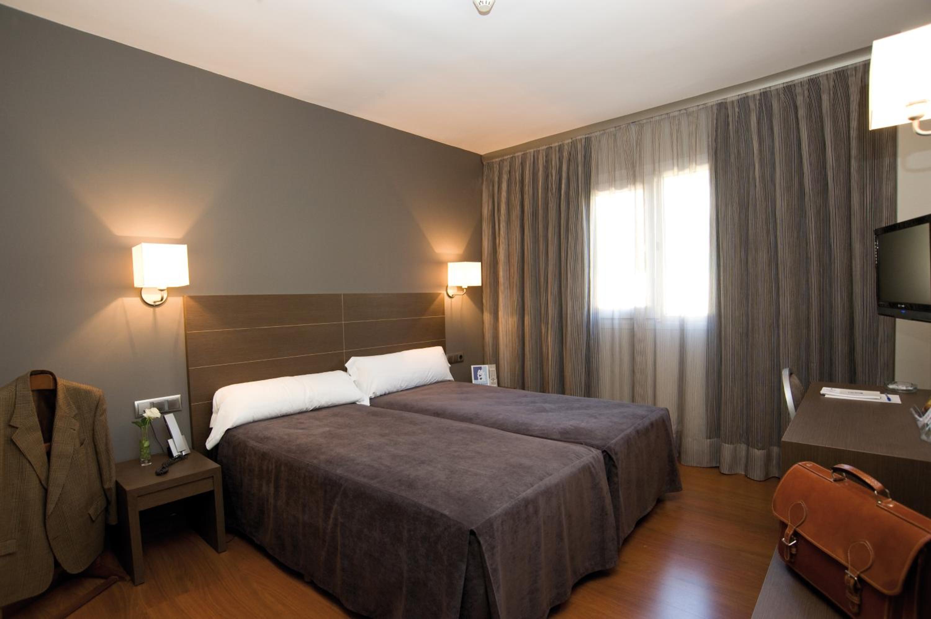 Double or Twin Room - Photo 2