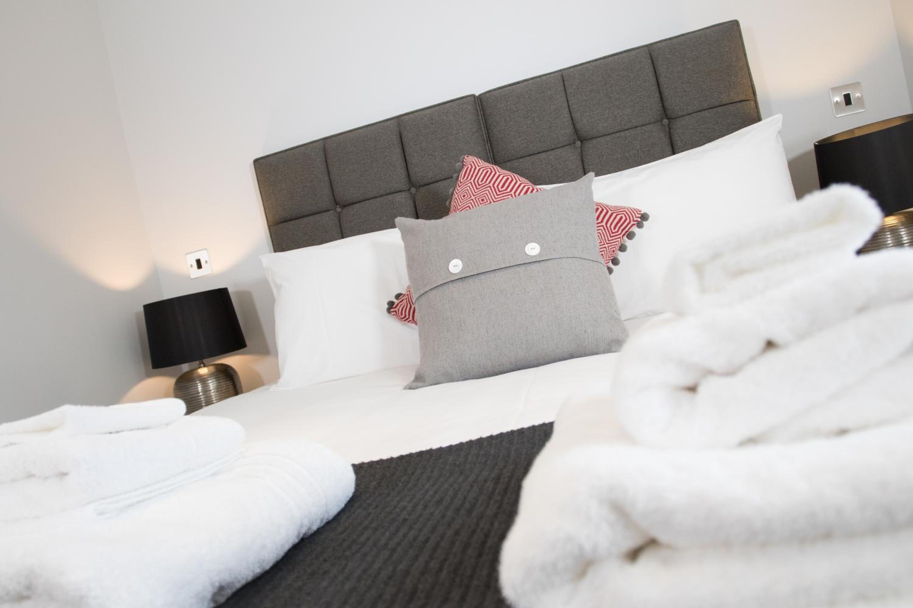 One-Bedroom Apartment - Photo 1
