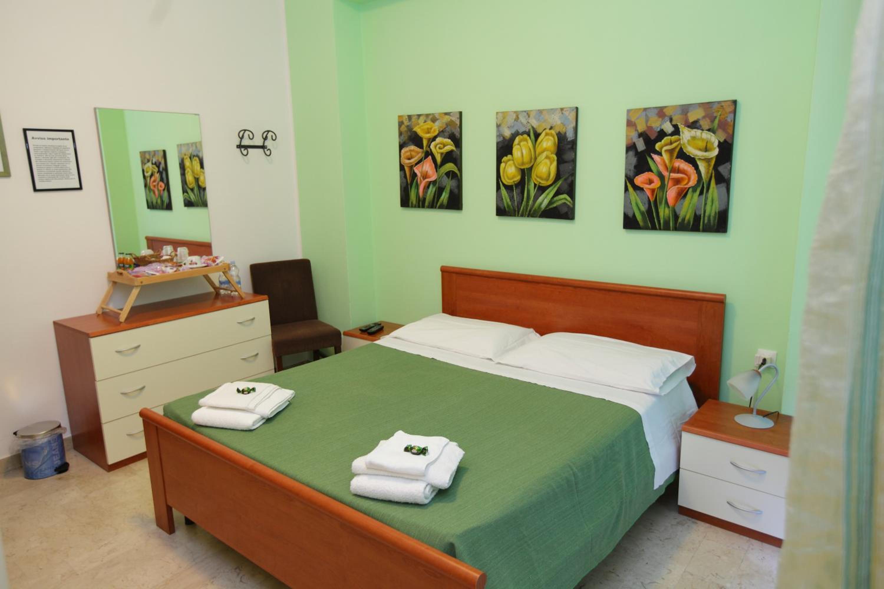 Double Room with Shared Bathroom photo 3