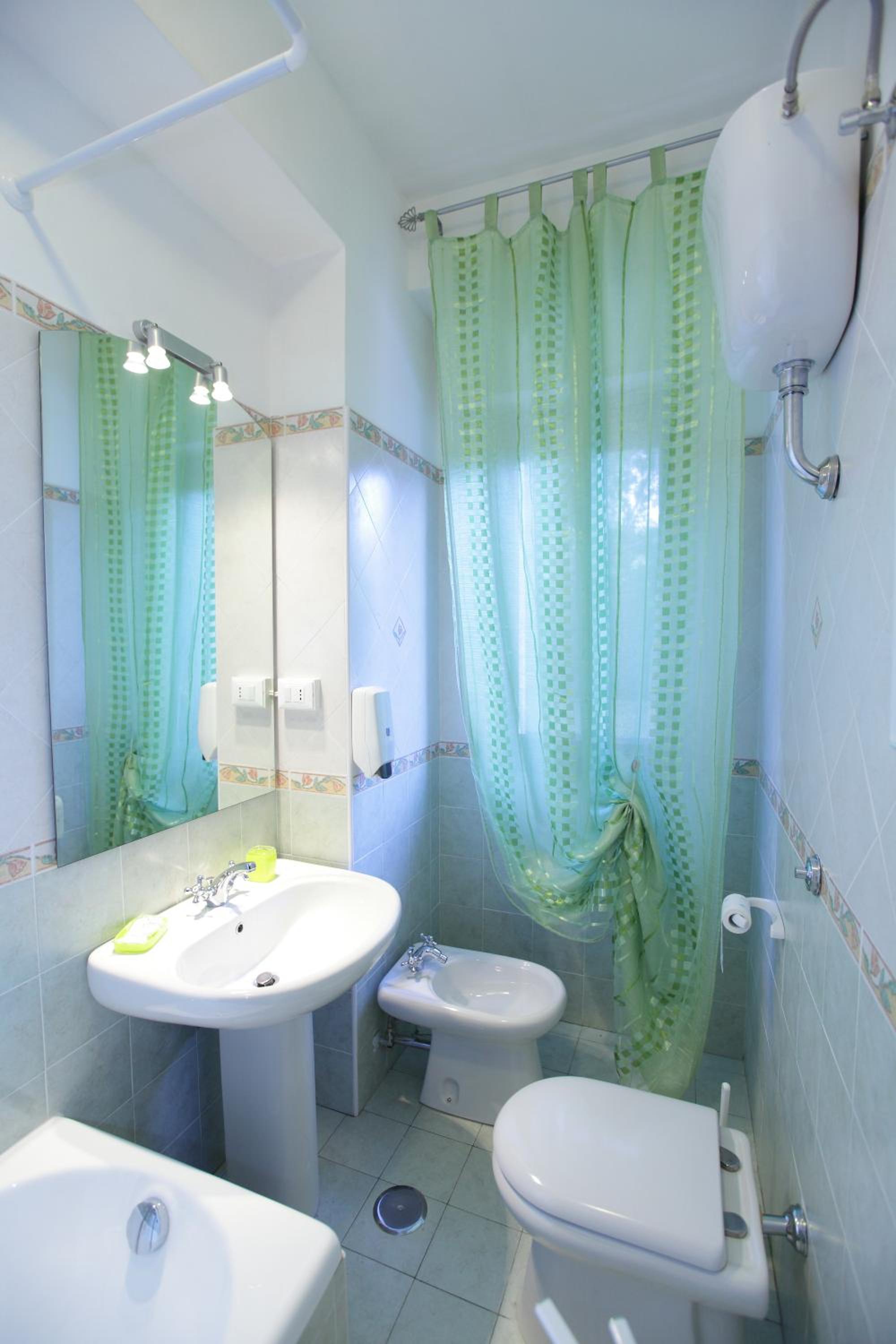 Double Room with Shared Bathroom photo 2