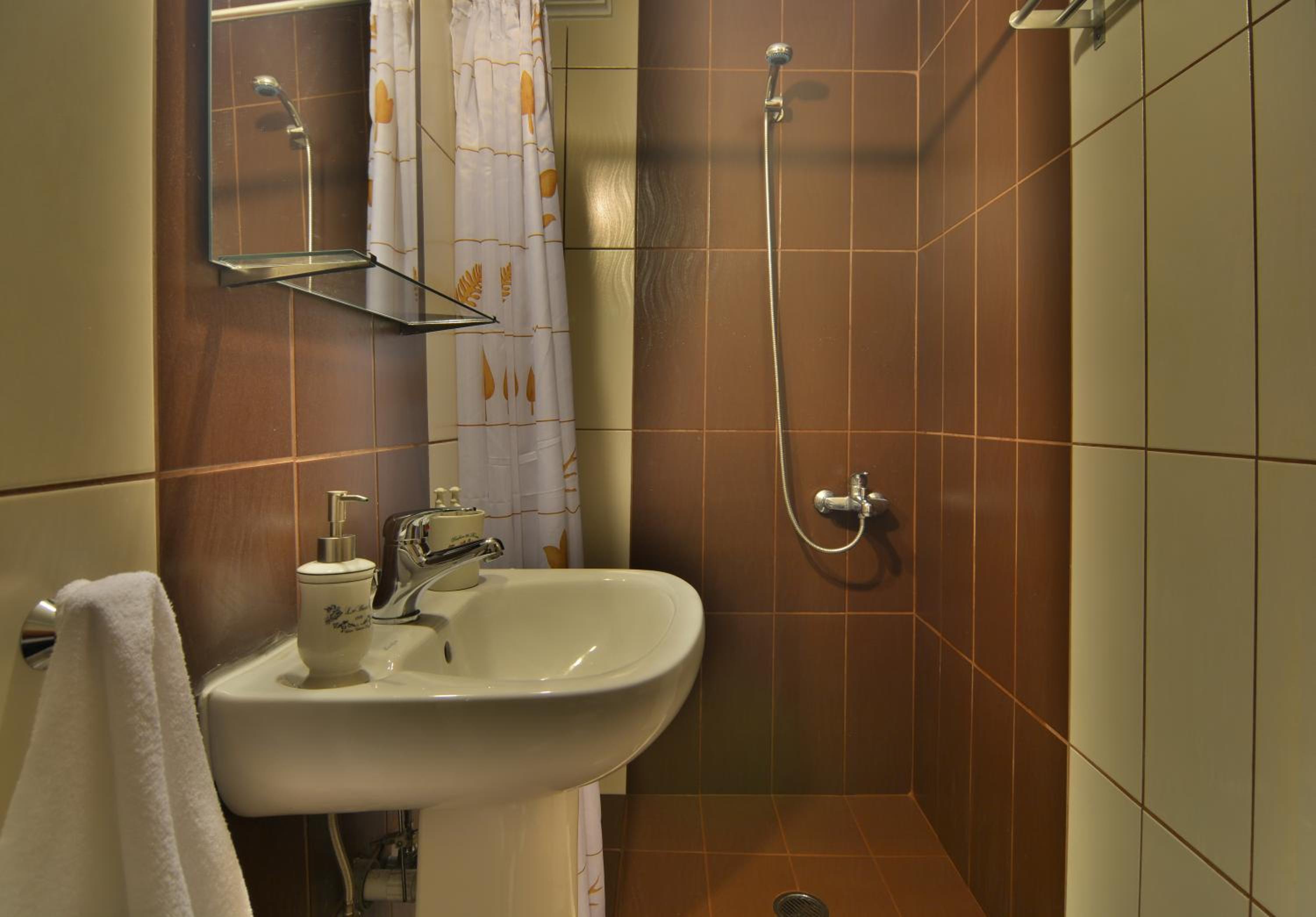 Standard Double Room photo 3