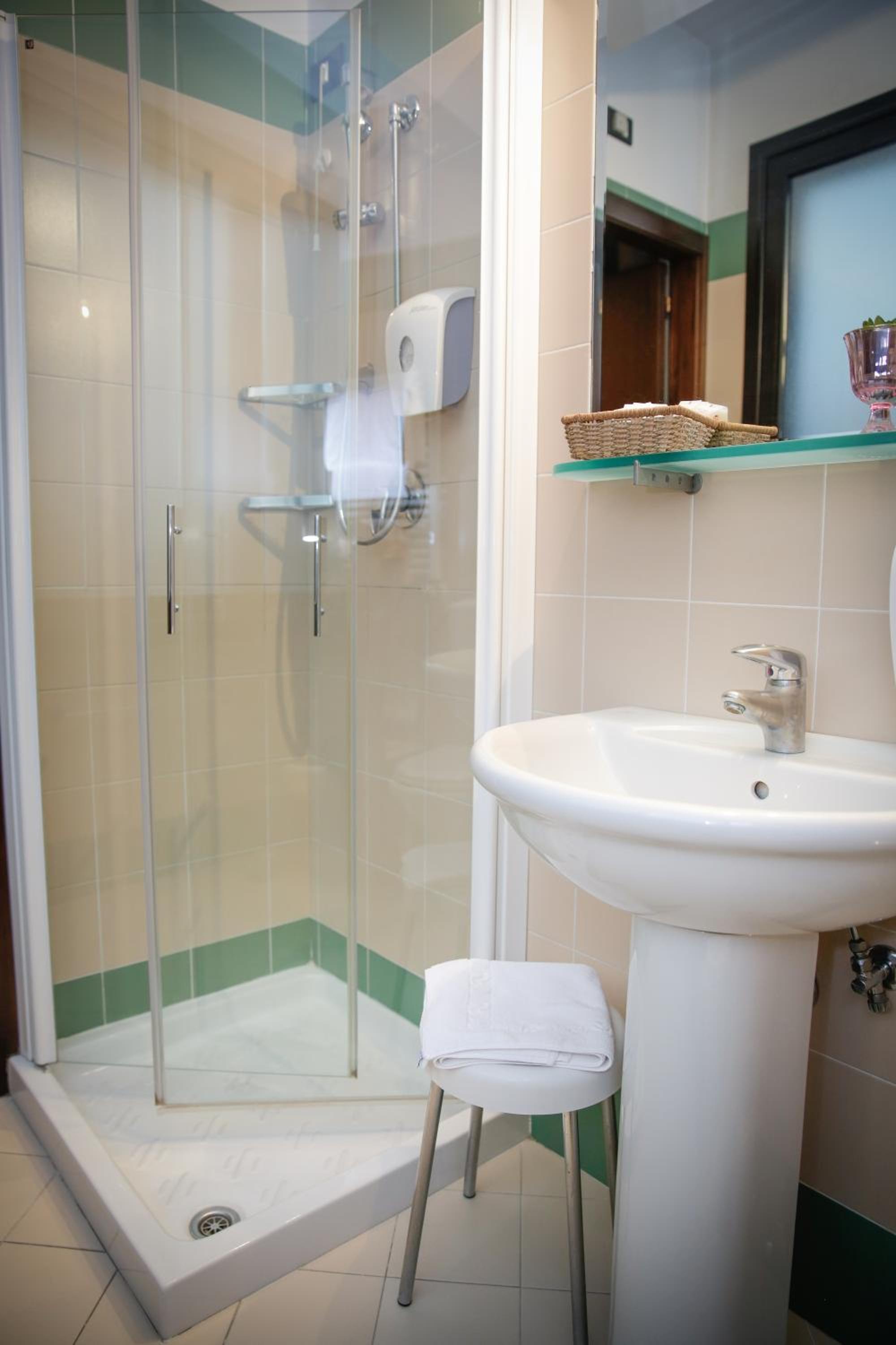 Double or Twin Room - Photo 14