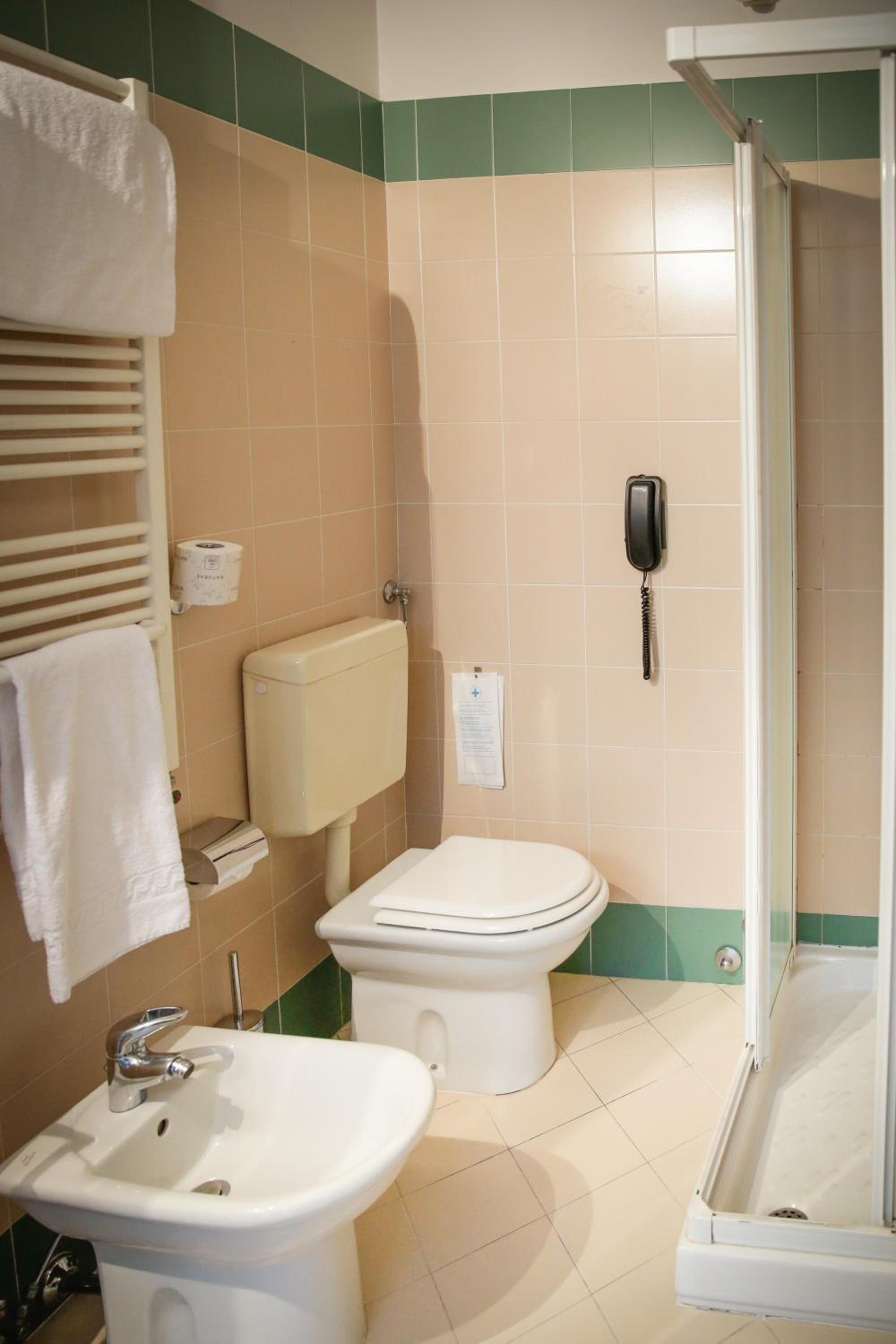 Double or Twin Room - Photo 4
