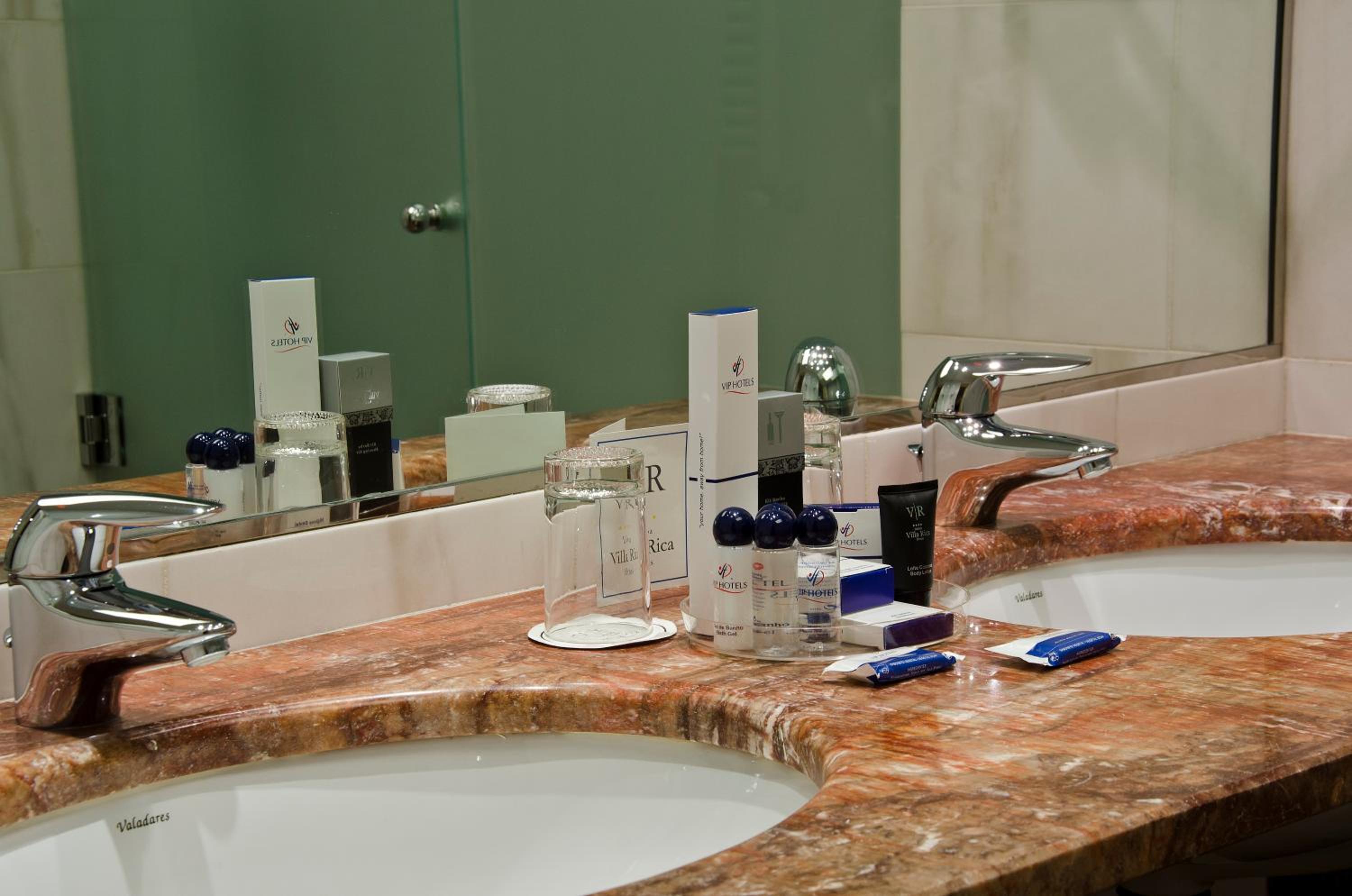 Standard Double or Twin Room - Photo 4