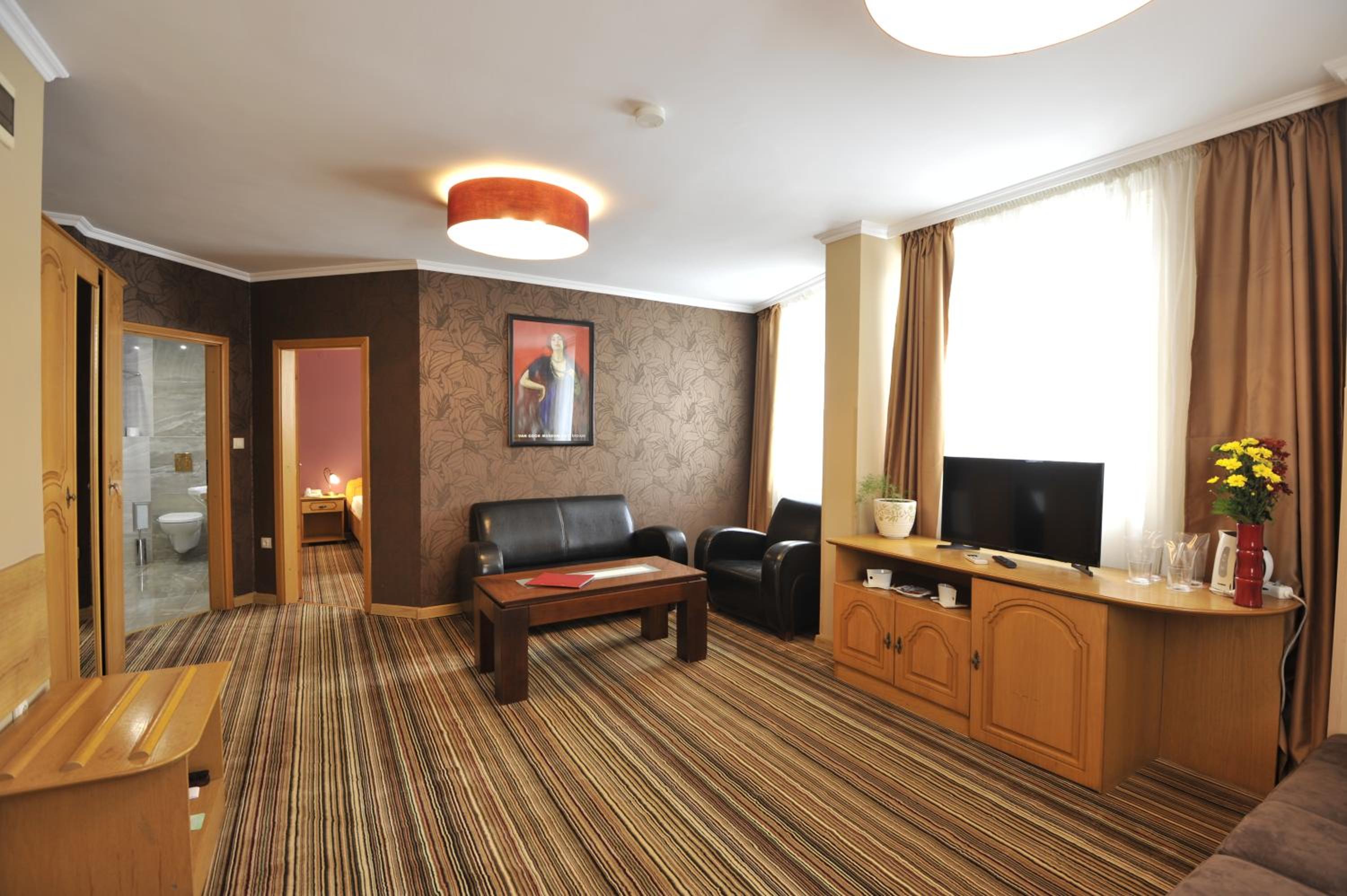 One-Bedroom Apartment - Photo 39