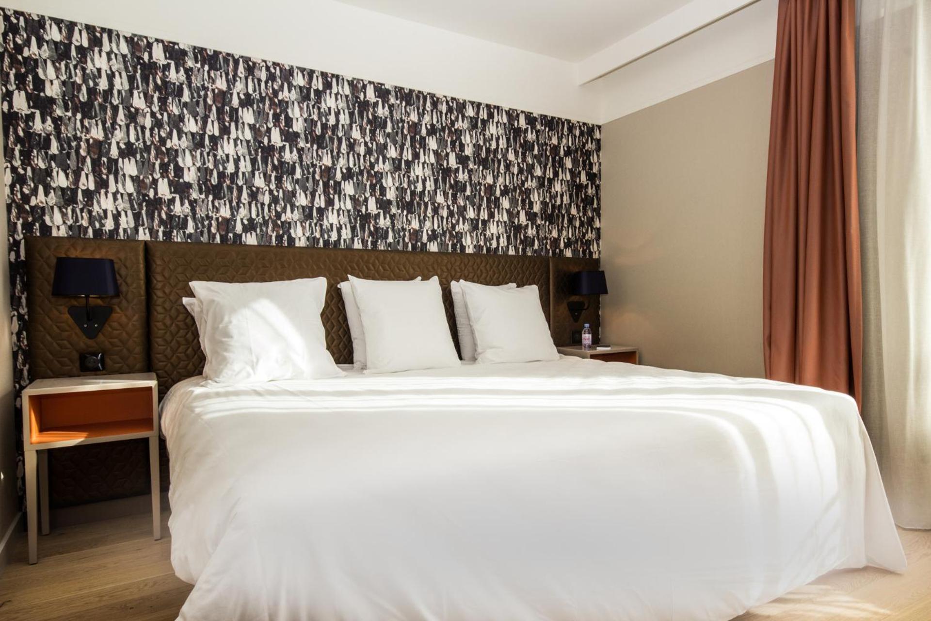 Deluxe Double Room - Photo 11