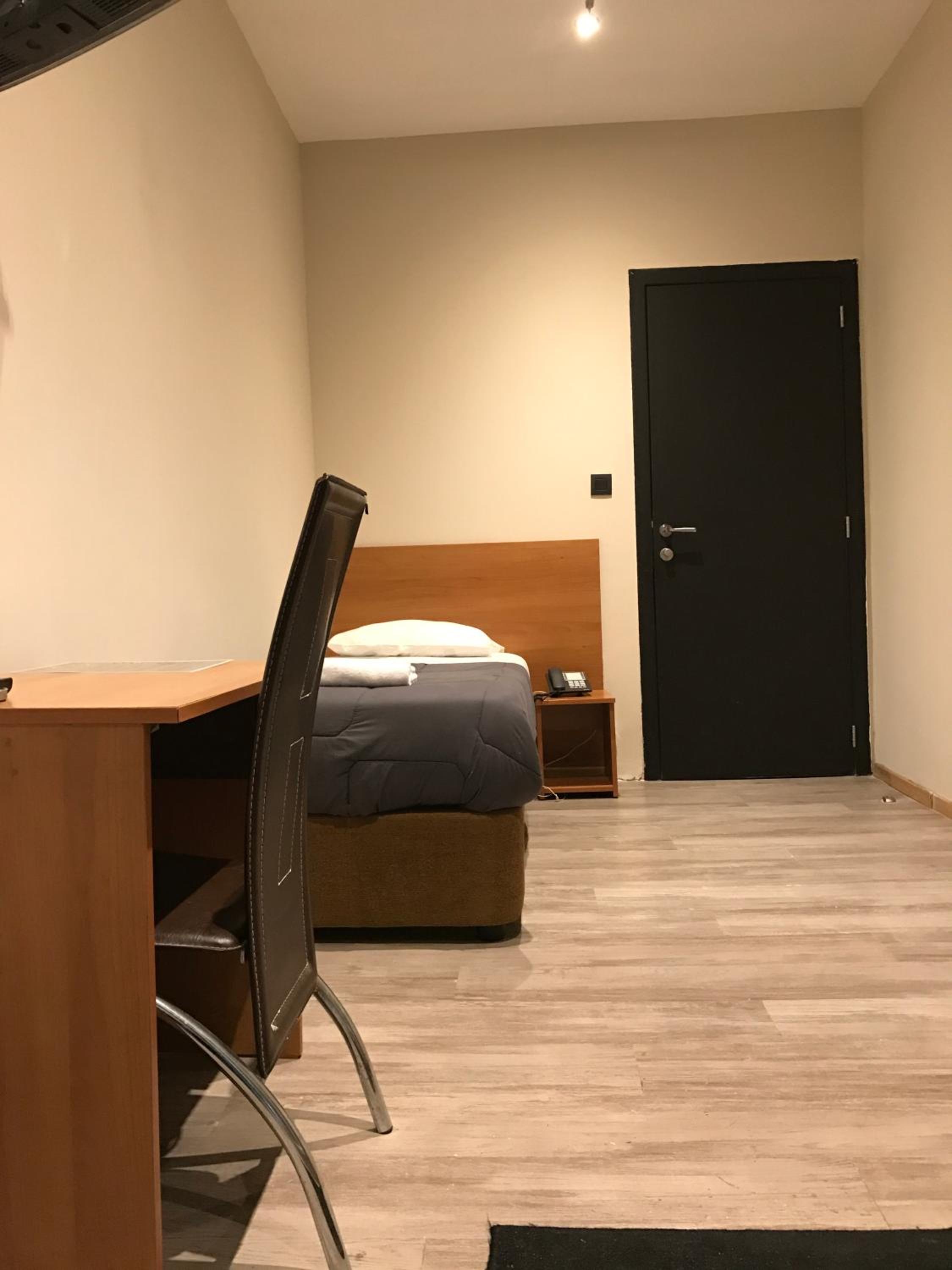 Single Room with Internal Toilet
