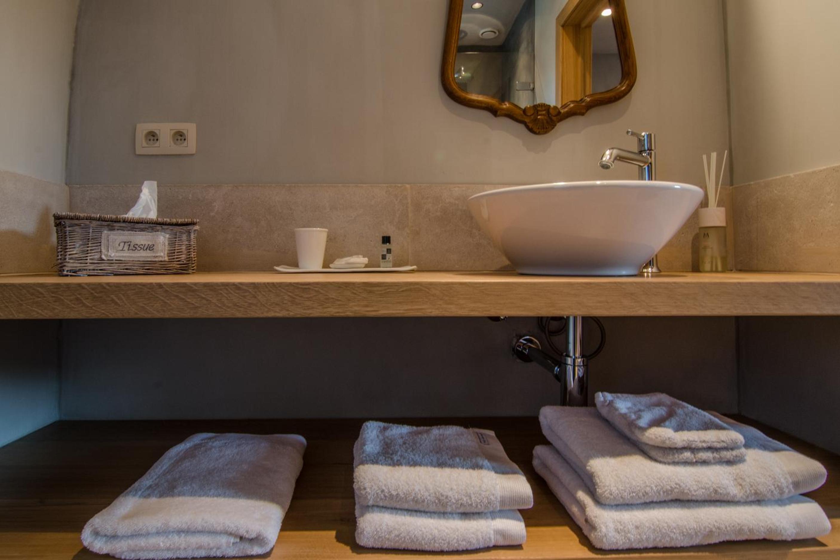 Deluxe Double Room with Shower photo 2