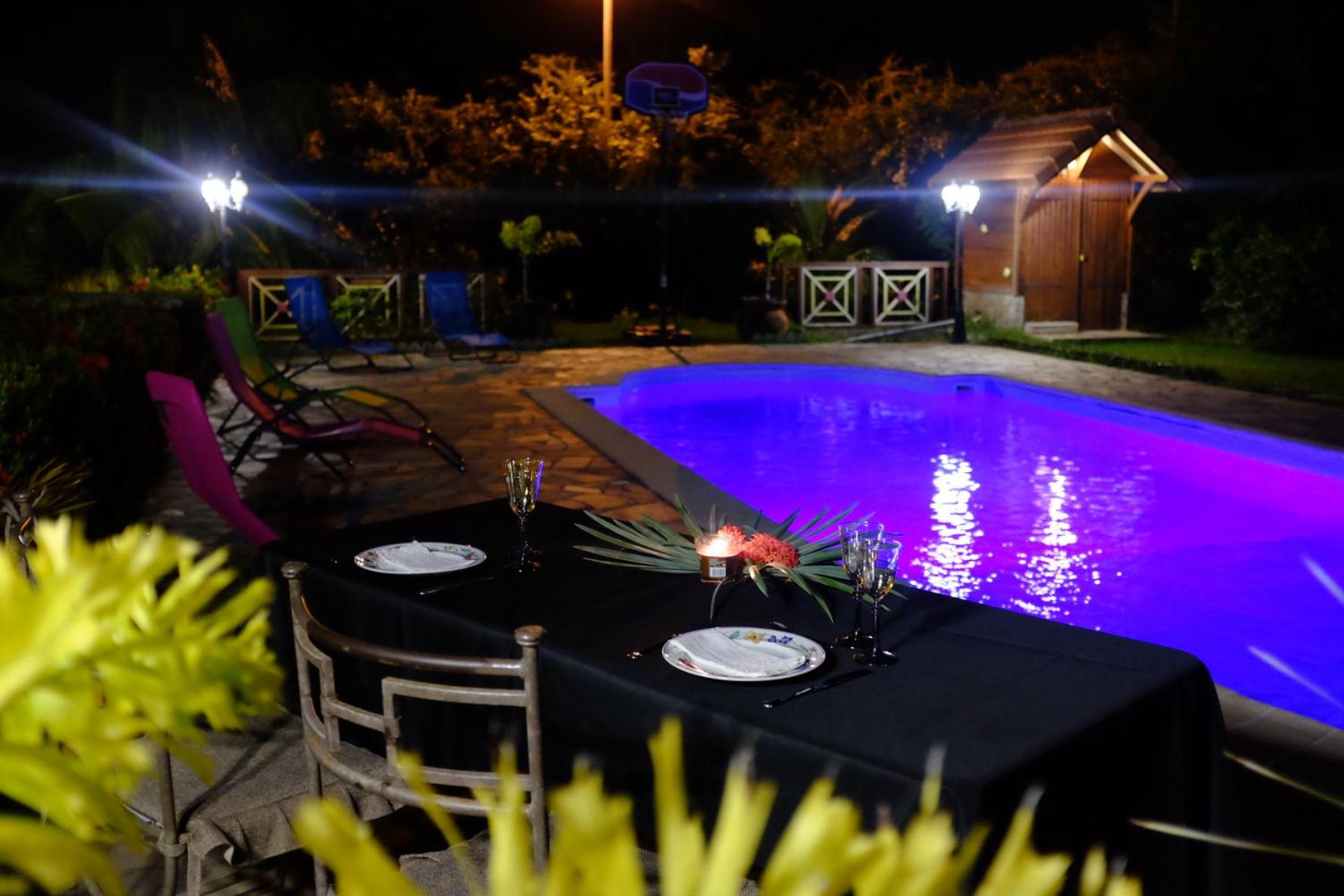 Double Room with Pool View - Photo 7
