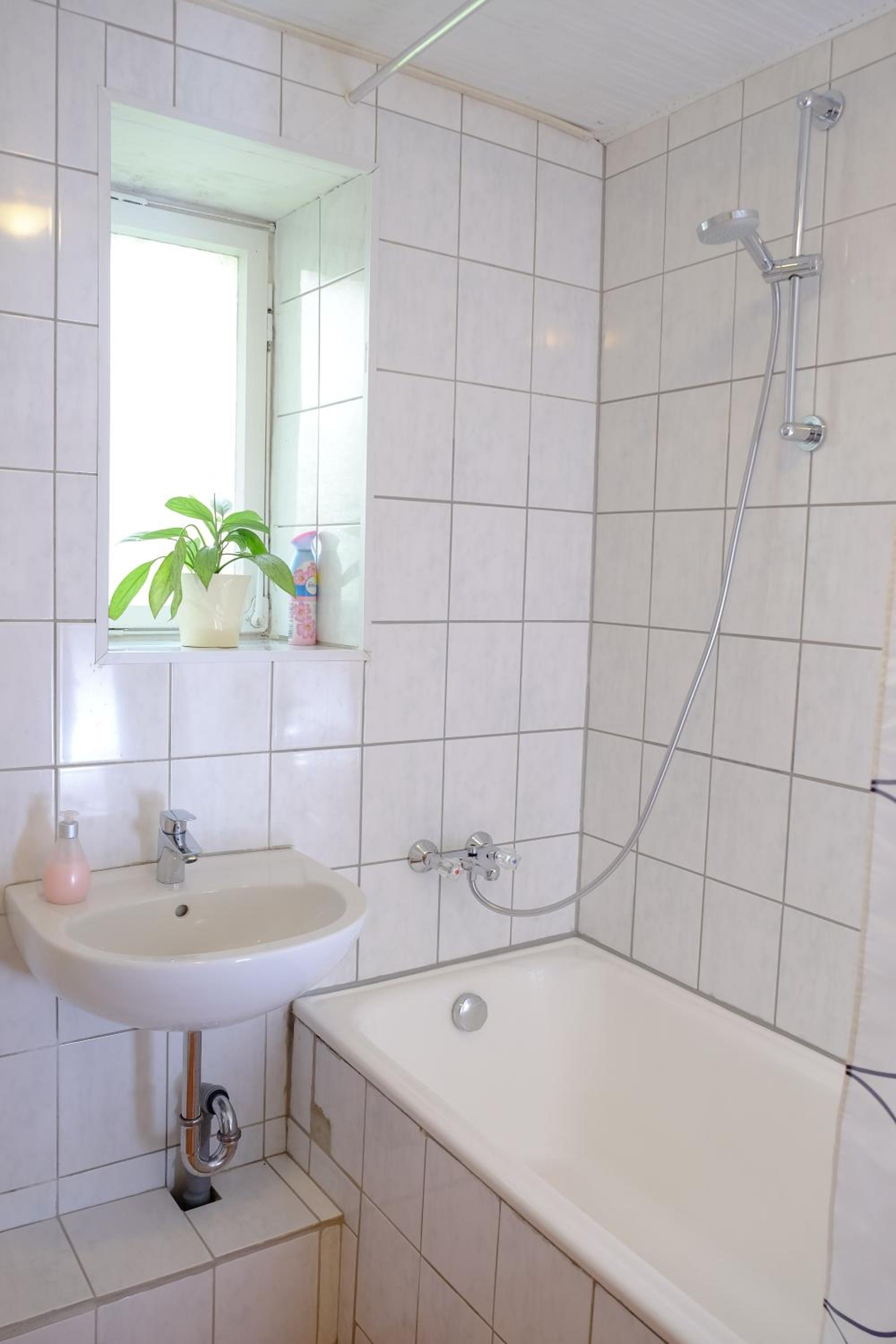 Family Room with Bathroom photo 3