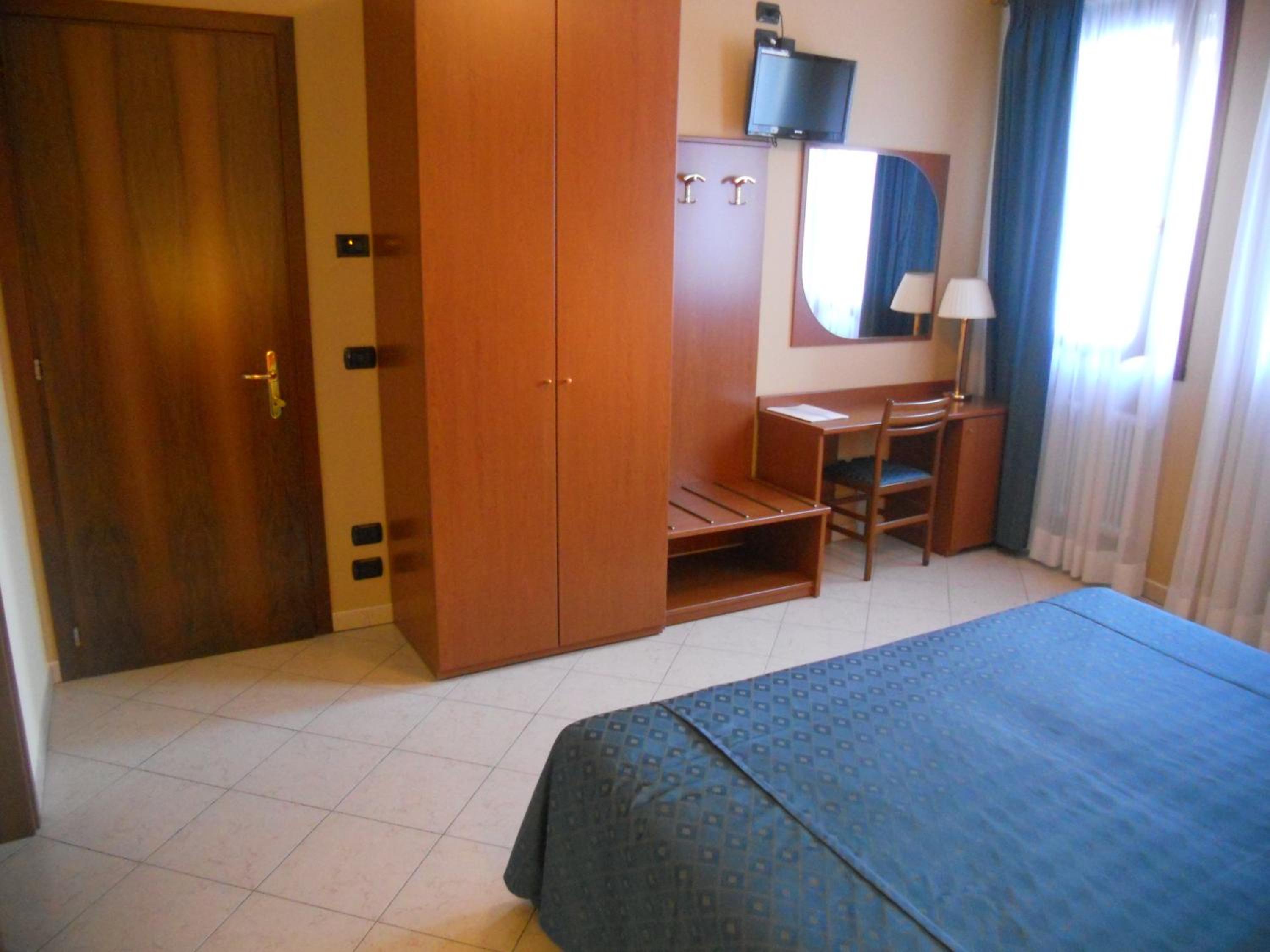 Double or Twin Room photo 2