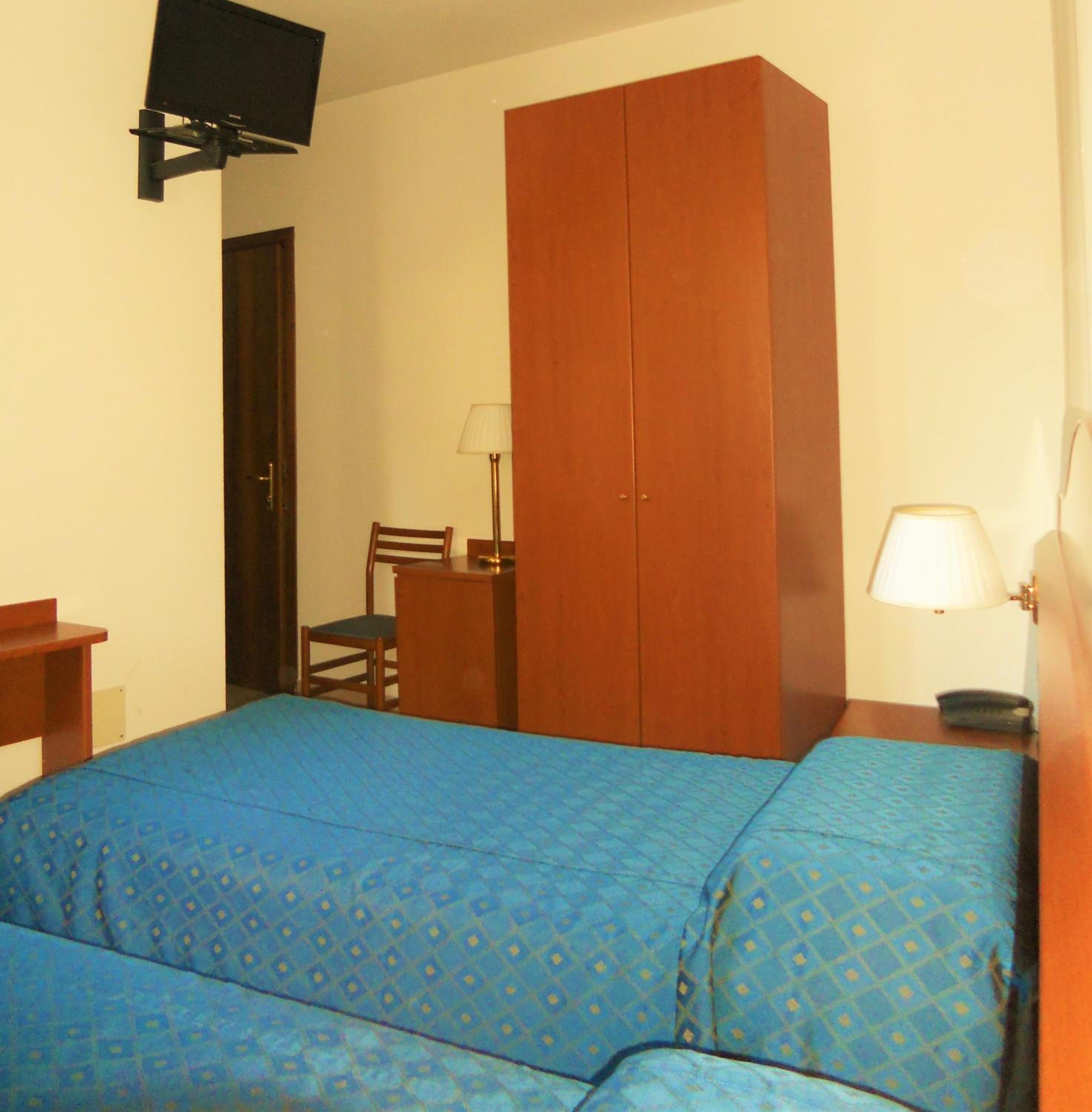 Double or Twin Room photo 3