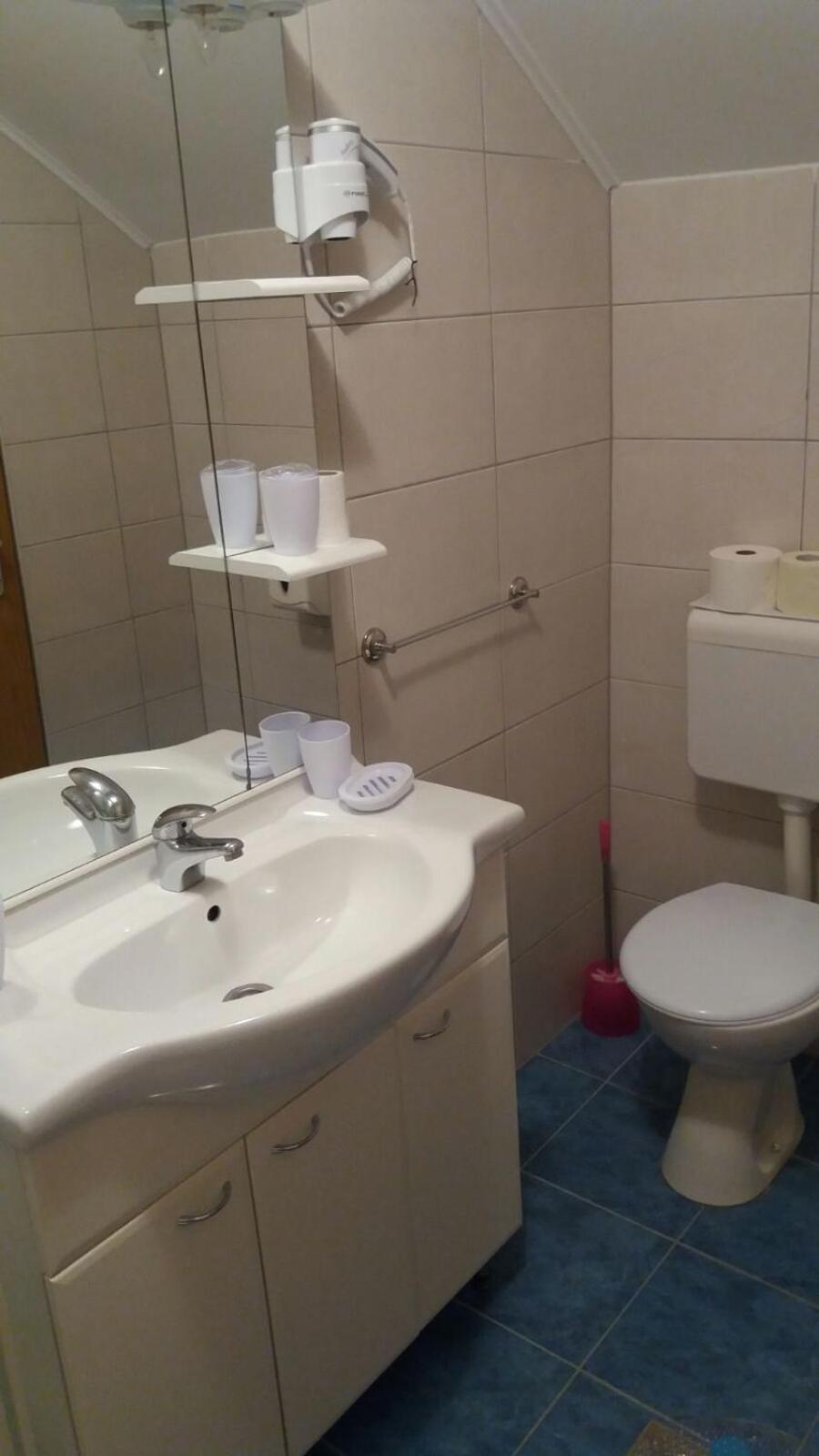 Deluxe King Room - Photo 24