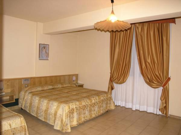 Economy Triple Room - Photo 3