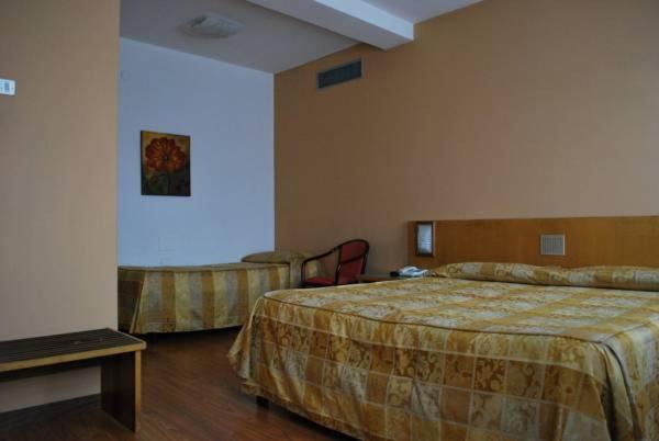 Standard Triple Room - Photo 1