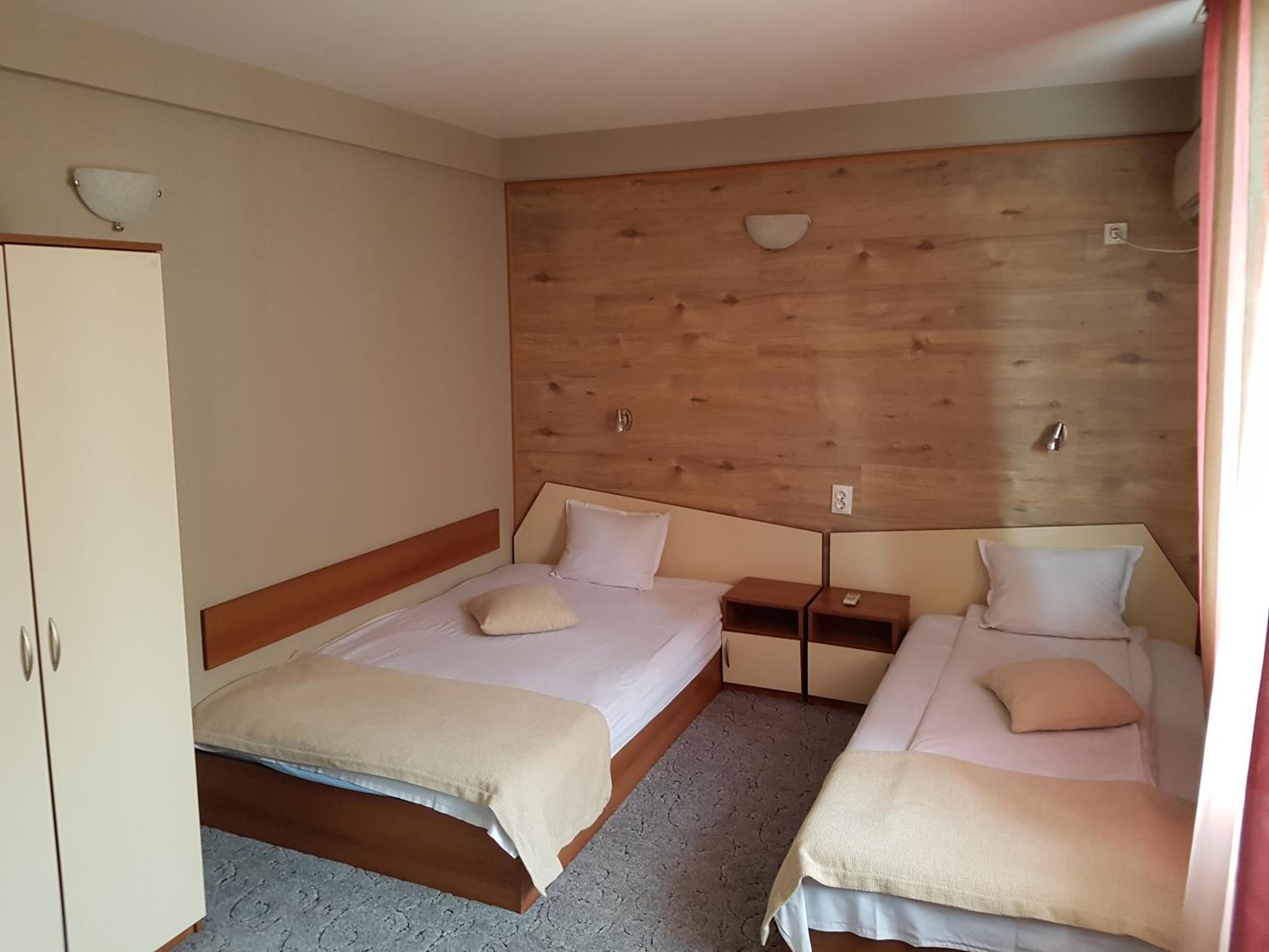 Double or Twin Room - Photo 6