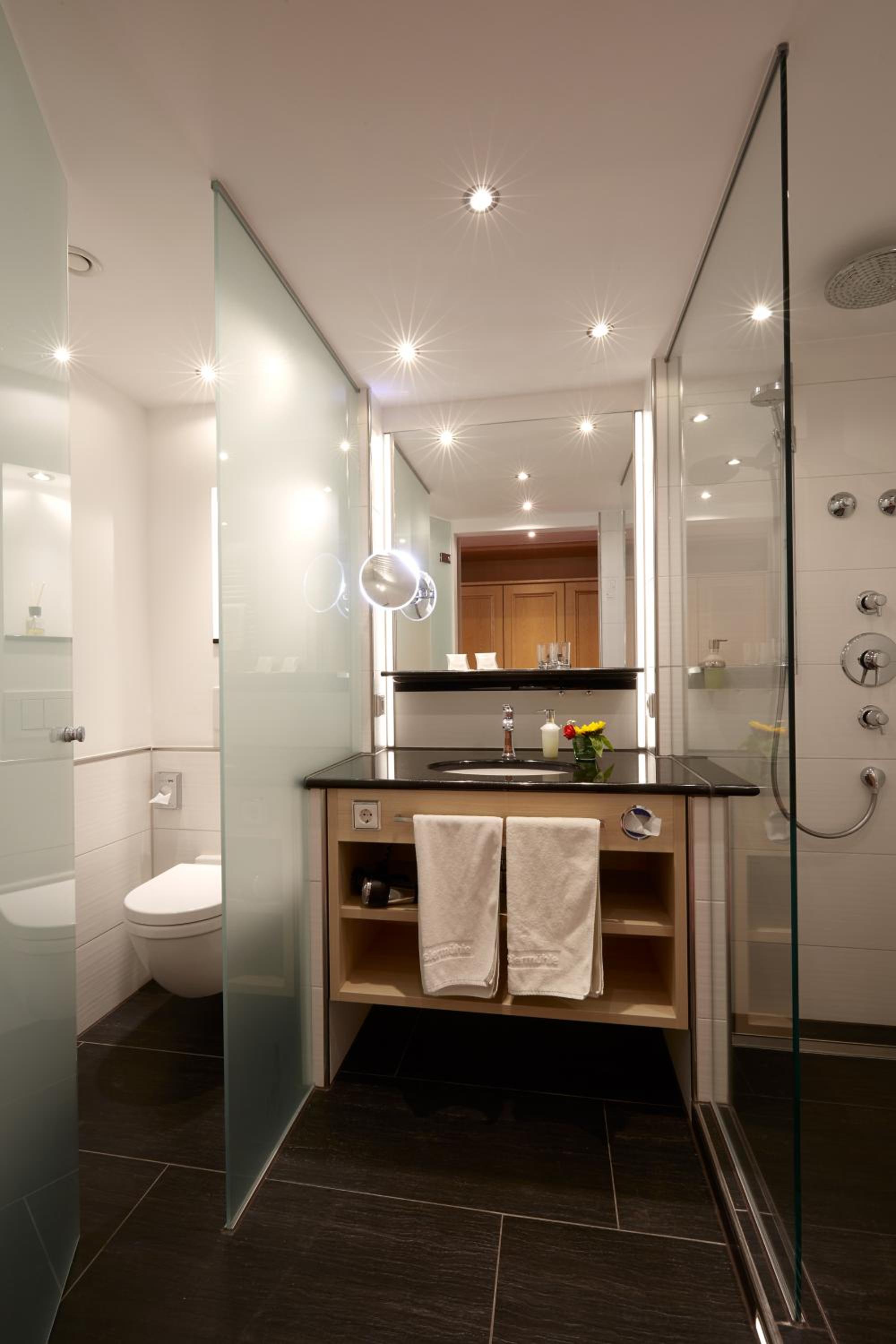 Double Room with Balcony - Photo 4