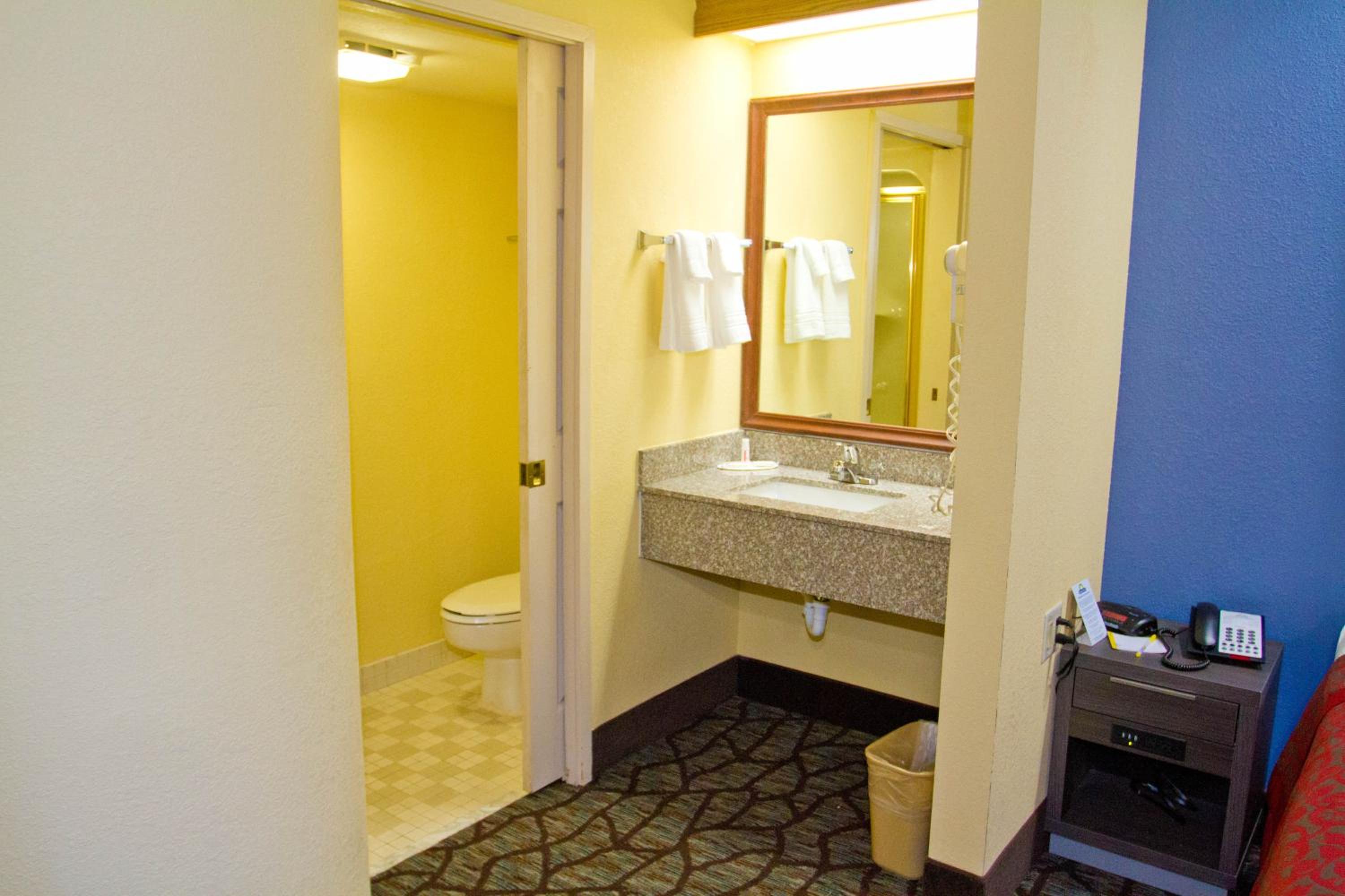 King Room - Non-Smoking - Photo 3