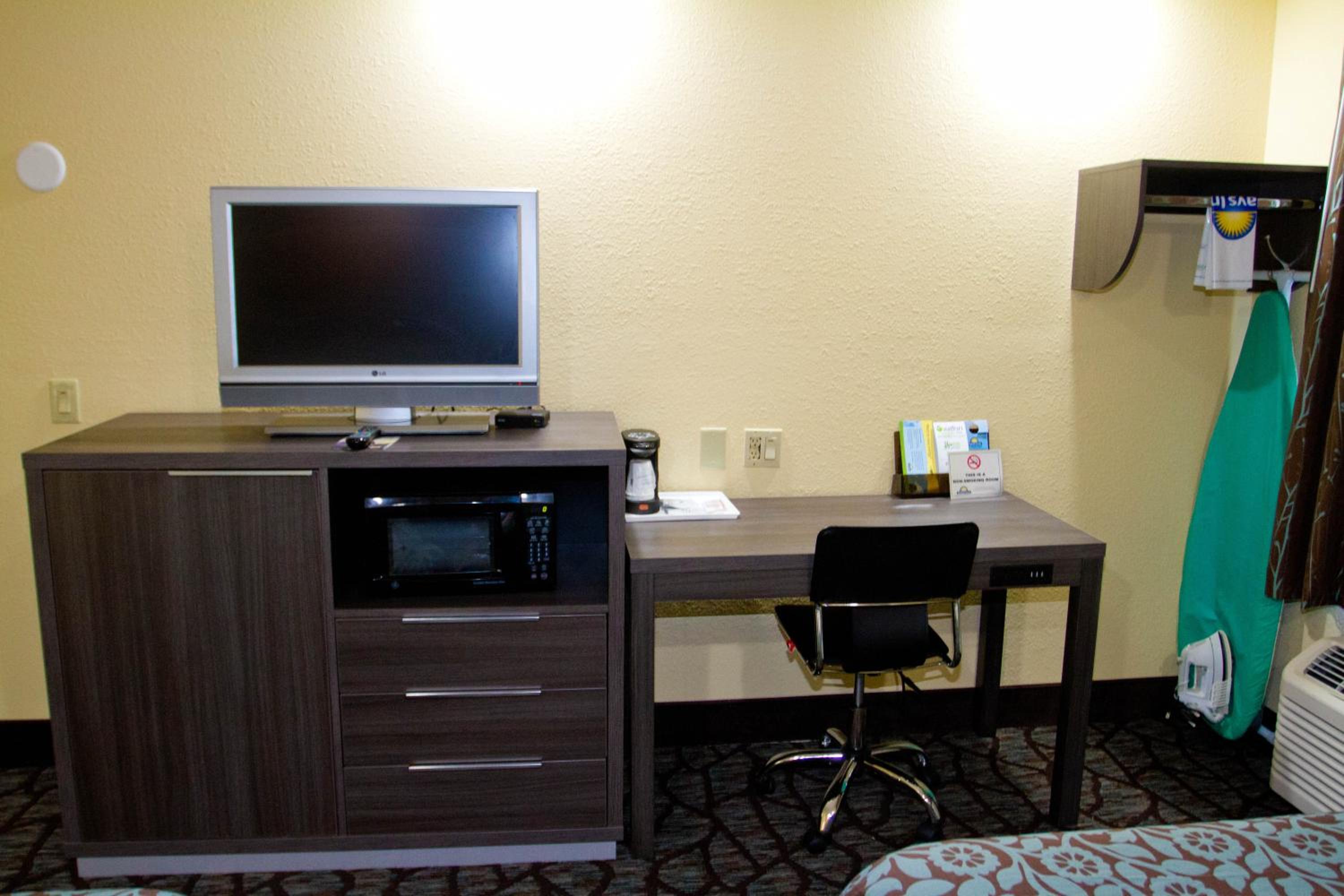 Double Room with Two Double Beds - Non-Smoking - Photo 3