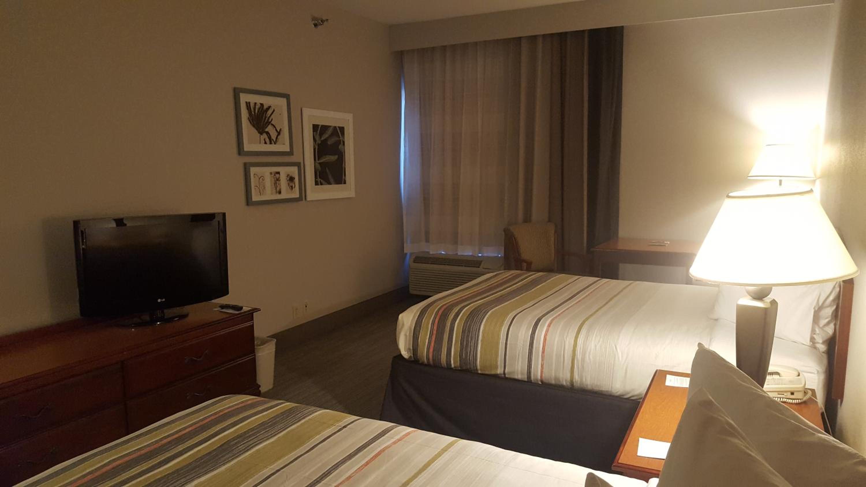 Queen Room with Two Queen Beds - Non-Smoking - Photo 1